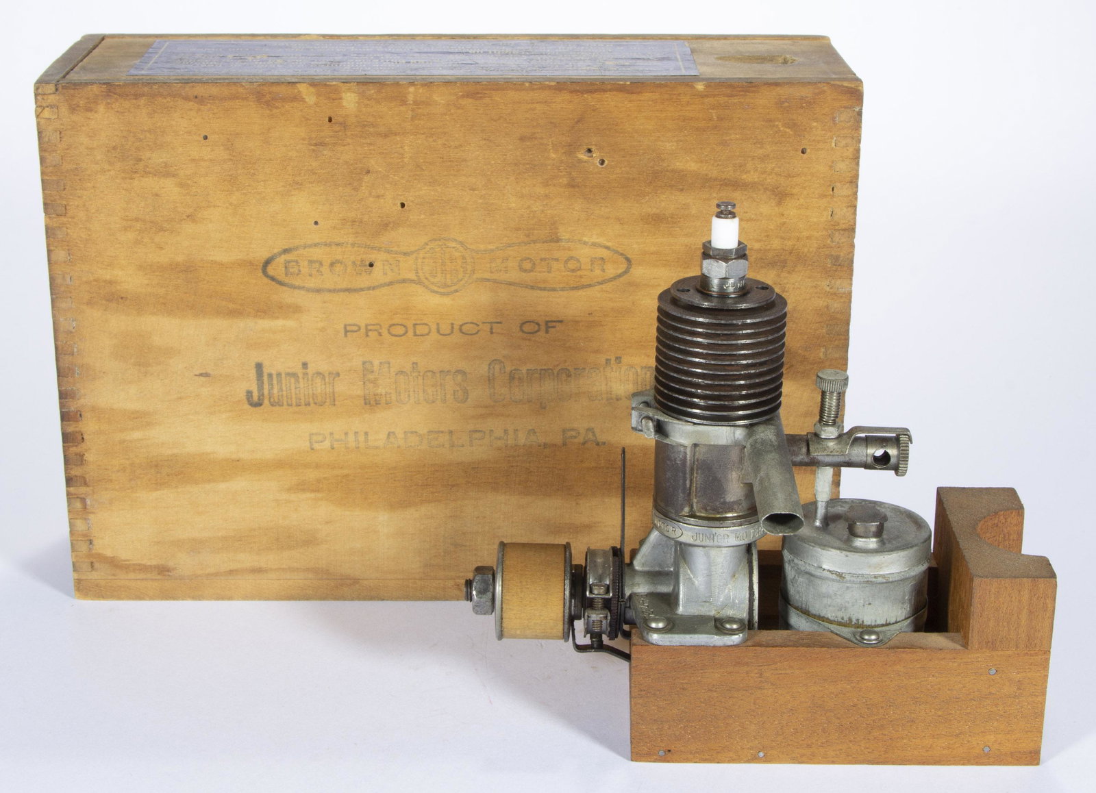 BROWN JUNIOR MOTORS MODEL NO. B 1937 MODEL AIRPLANE ENGINE,: BROWN JUNIOR MOTORS MODEL NO. B 1937 MODEL AIRPLANE ENGINE, cylinder case boss impressed "BROWN JR MOTOR / JUNIOR MOTORS CORPORATION, PHILADELPHIA", flat-top cylinder head, cadmium plated brass vertic