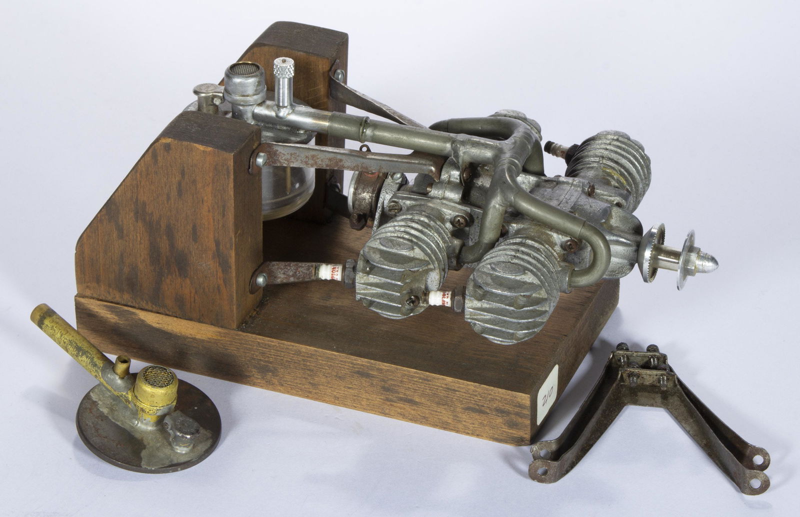 ELF ENGINE CO. 1941 MODEL 40 FOUR-CYLINDER MODEL AIRPLANE ENGINE, (1 of 2)