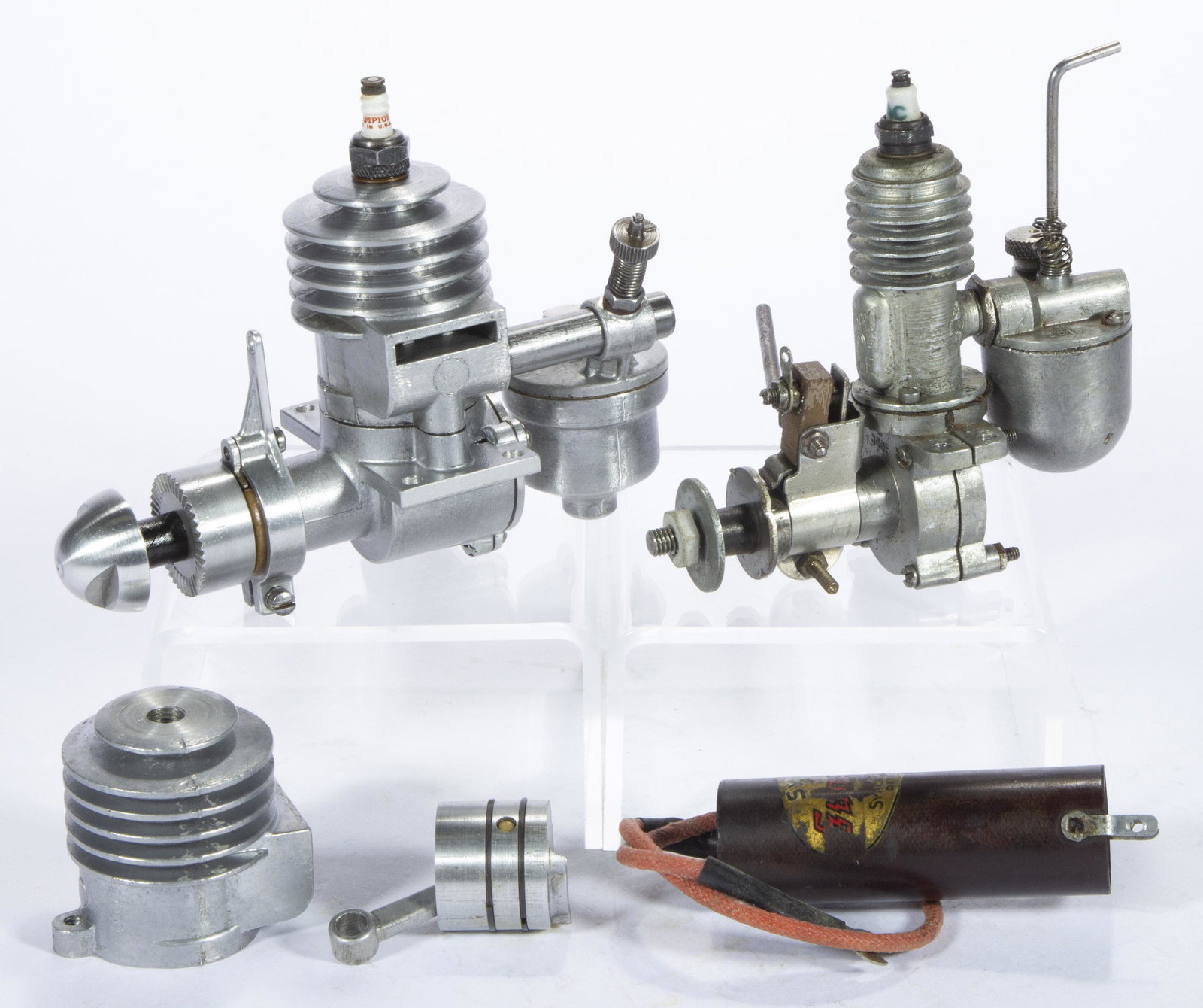 SYNCRO DEVICES "SYNCRO BEE AND B-30" MODEL AIRPLANE ENGINES AND PARTS, LOT OF FIVE, (1 of 2)