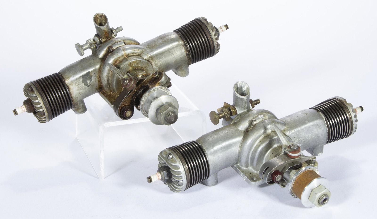 MICRO MODEL CO. WASP TWIN / TWO CYLINDER MODEL AIRPLANE ENGINES, LOT OF TWO, (1 of 3)