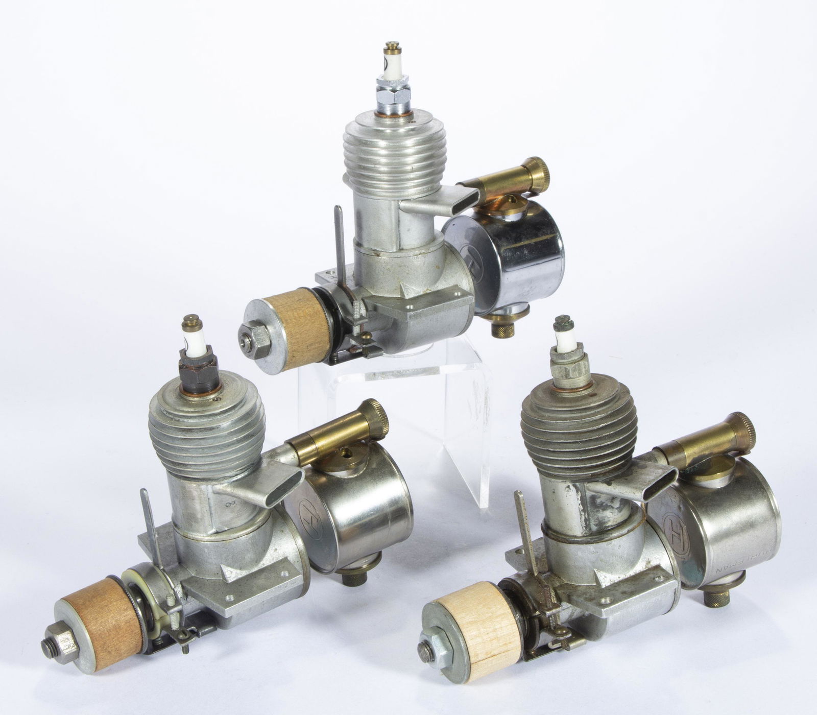 HERB'S MODEL MOTORS / WALTER HURLEMAN "ARISTOCRAT" DUAL-EXHAUST 1946 MODEL AIRPLANE ENGINES, LOT OF (1 of 2)