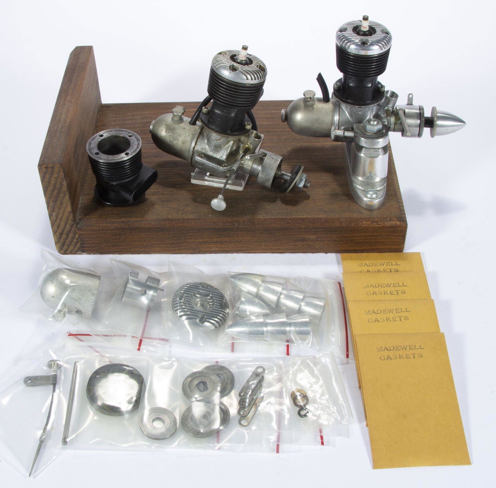 MADEWELL MANUFACTURING "49" MODEL ENGINES AND PARTS, APPROXIMATELY 18 ARTICLES, (1 of 4)