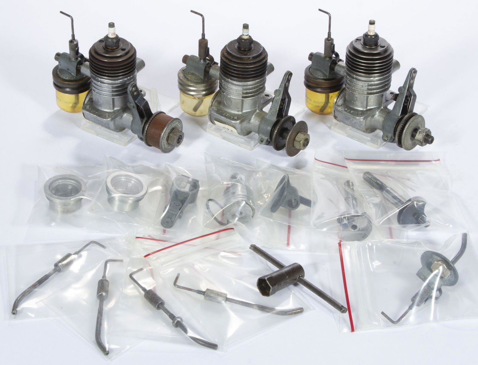 JUNIOR MOTORS MODEL 29 MODEL AIRPLANE ENGINES AND PARTS, LOT OF APPROXIMATELY 16 ARTICLES, (1 of 4)