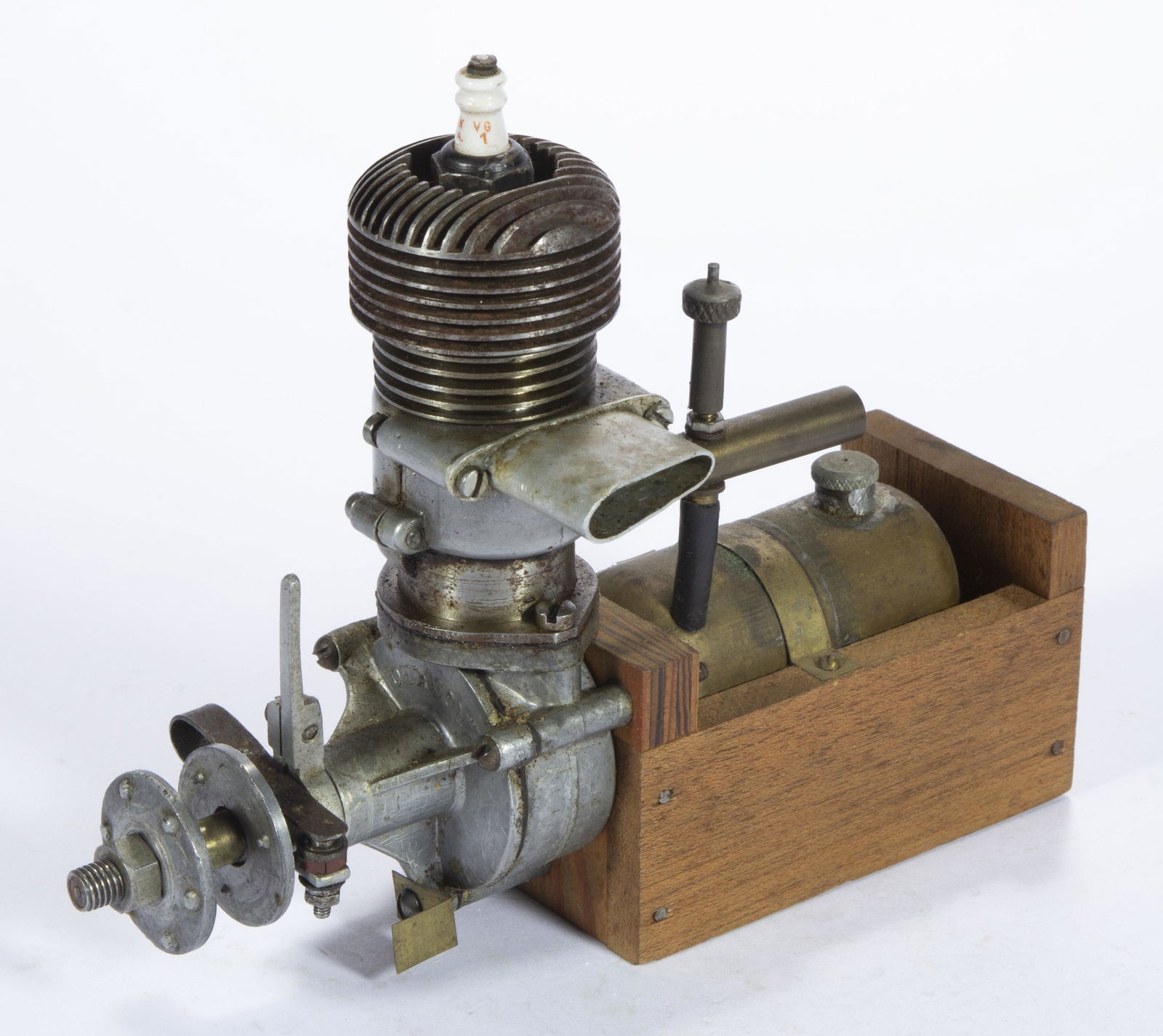 OHLSSON & RICE (O & R) "MINIATURE" MODEL AIRPLANE ENGINE, (1 of 2)