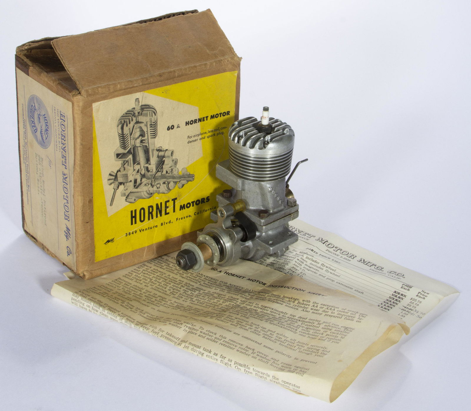 HORNET MOTORS / VICTORY TOOL & DIE CORP. HORNET MODEL NO. 60 MODEL AIRPLANE ENGINE AND PARTS, LOT OF (1 of 4)