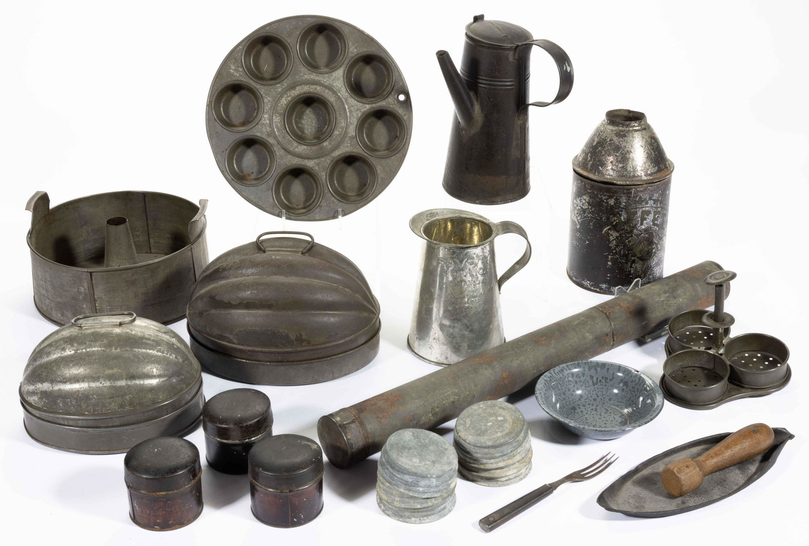 ASSORTED TIN AND OTHER DOMESTIC ARTICLES, LOT OF 22, (1 of 1)