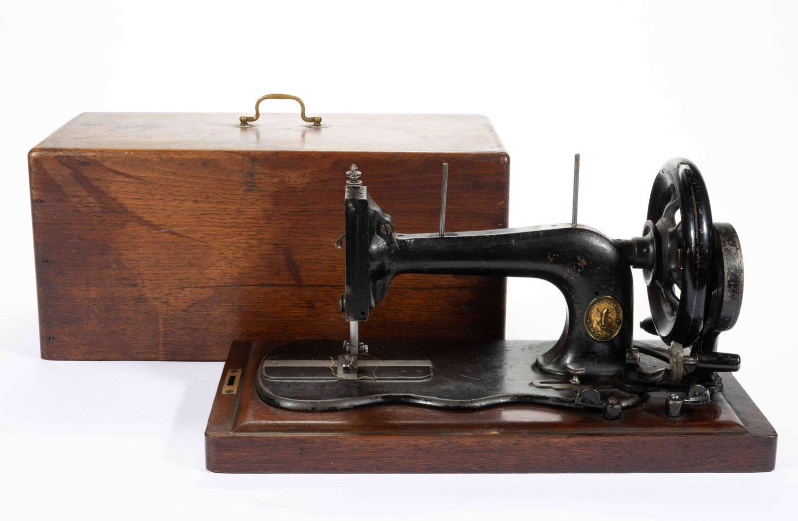 SINGER MODEL 12 "FAMILY" FIDDLEBASE SEWING MACHINE, (1 of 4)