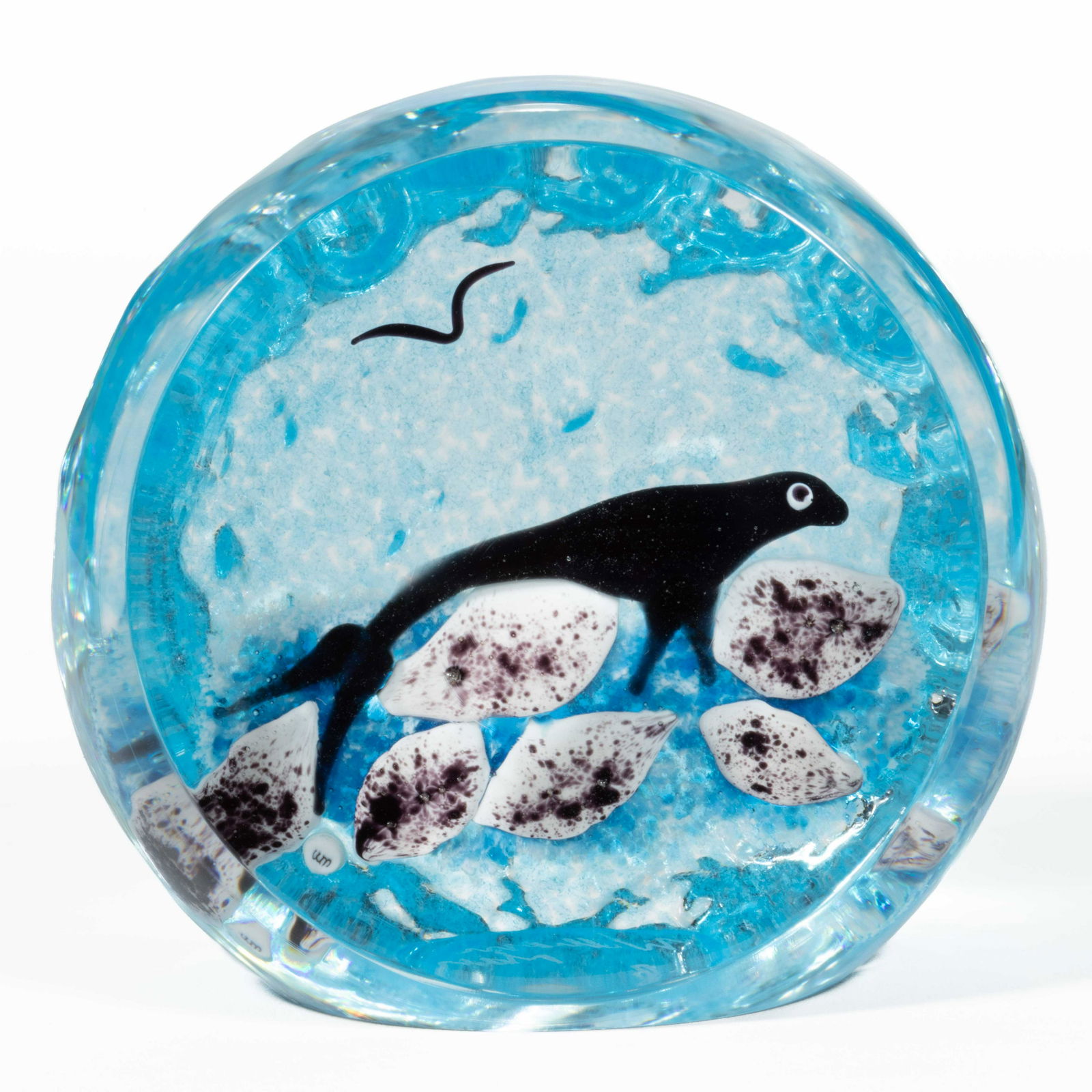 WILLIAM MANSON (SCOTTISH, B. 1951) SEAL ON THE ROCKS LAMPWORK UPRIGHT PAPERWEIGHT, (1 of 2)