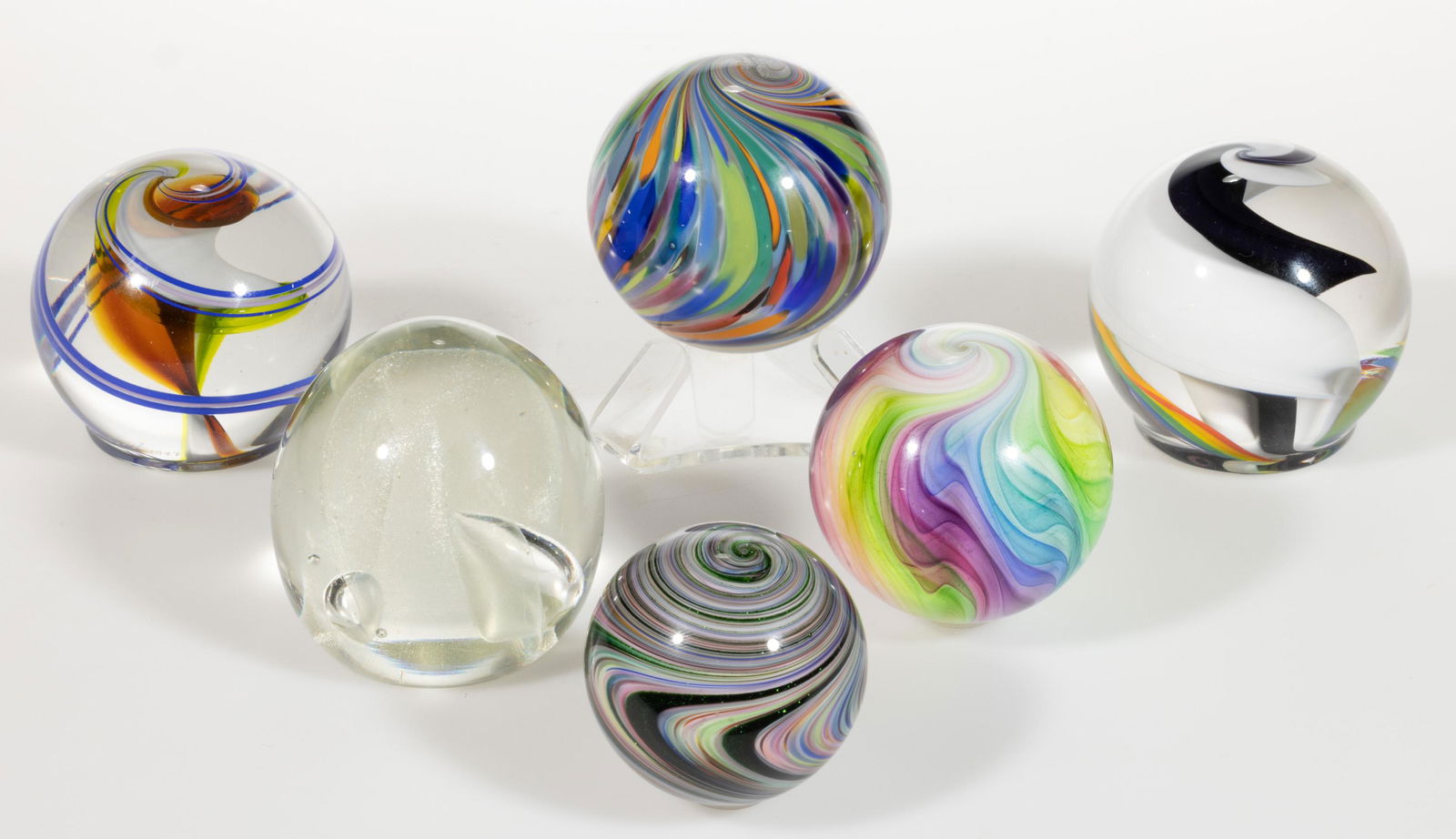 MARK MATTHEWS (AMERICAN, B. 1954) CONTEMPORARY STUDIO ART GLASS MARBLES / PAPERWEIGHTS, LOT OF FIVE, (1 of 1)