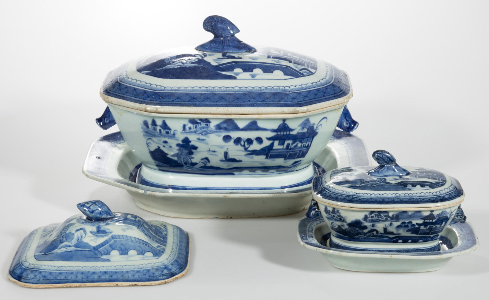 CHINESE EXPORT CANTON PORCELAIN TUREEN AND STAND, LOT OF TWO, (1 of 3)