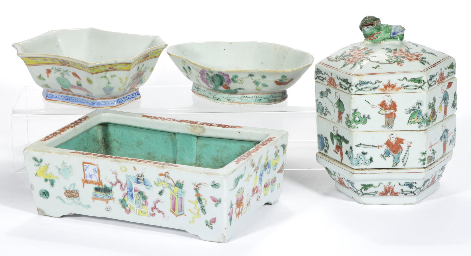 CHINESE EXPORT PORCELAIN FAMILLE ROSE / FAMILLE VERTE ARTICLES, LOT OF FOUR, (1 of 5)
