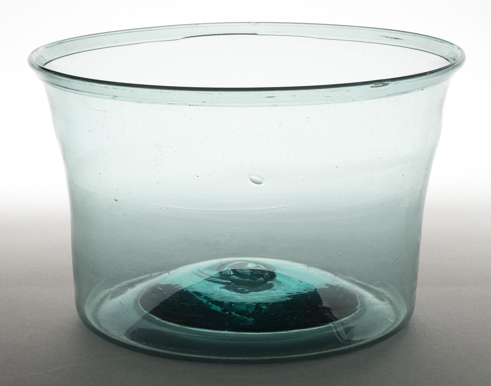 FREE-BLOWN GLASS DEEP BOWL / PAN (1 of 2)