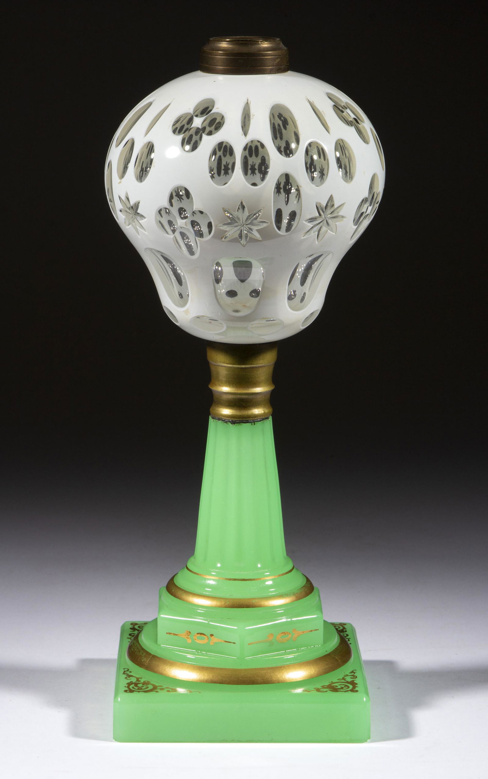 CUT-OVERLAY STARS, QUATREFOILS, AND PRISMS PRESENTATION KEROSENE STAND LAMP (1 of 1)