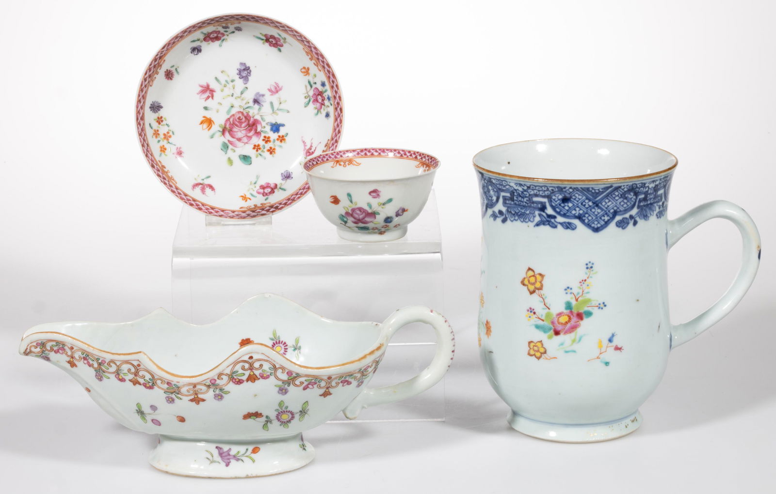 CHINESE EXPORT PORCELAIN FAMILLE ROSE ARTICLES, LOT OF FOUR (1 of 2)