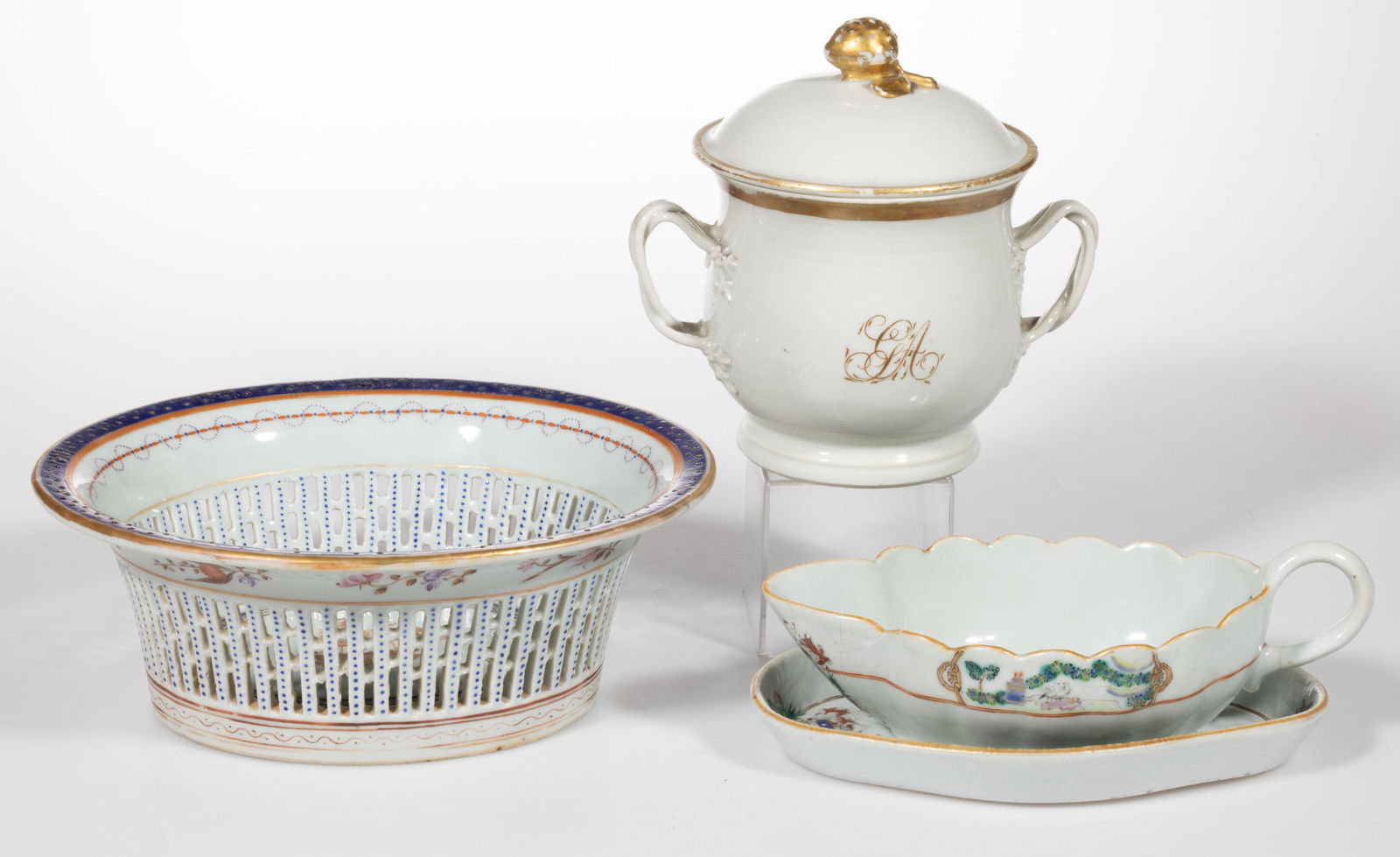 CHINESE EXPORT PORCELAIN HAND-PAINTED TEA AND TABLE ARTICLES, LOT OF FOUR (1 of 5)