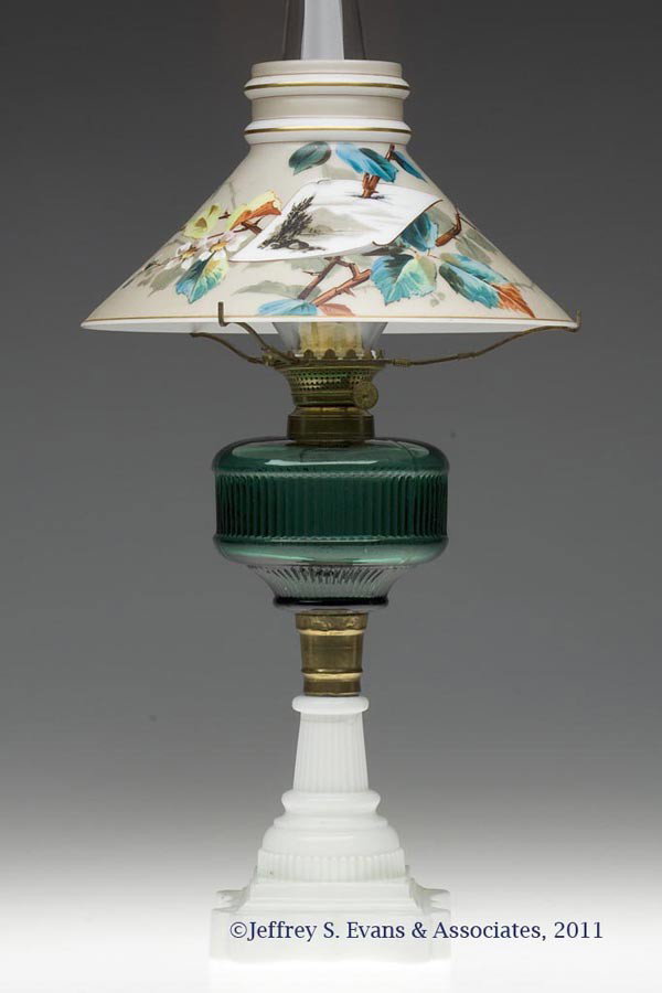 GRANT / RAND RIB STAND LAMP: GRANT / RAND RIB STAND LAMP, emerald green font, opaque white Baroque variant base, brass connector, No. 2 fine line collar. Fitted with a period set-up comprising a Holmes, Booth & Haydens No. 2 lip 