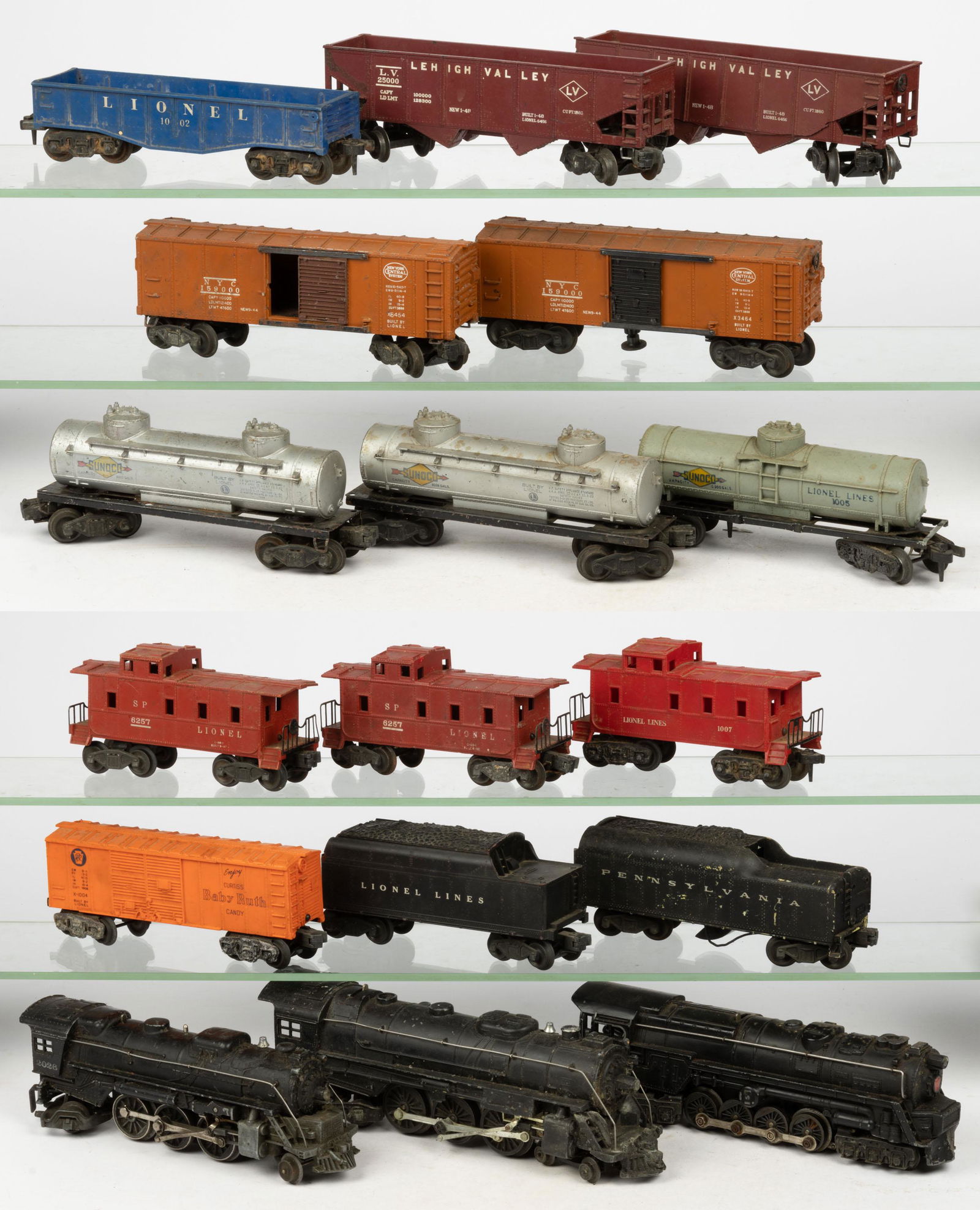 ASSORTED LIONEL MODEL RAILROAD POST-WAR O-GAUGE TRAIN LOCOMOTIVES AND CARS, LOT OF 17, (1 of 5)