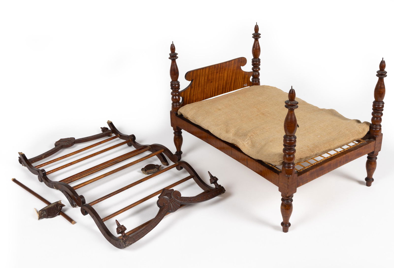 AMERICAN TIGER MAPLE TURNED DOLL POSTER BED (1 of 5)
