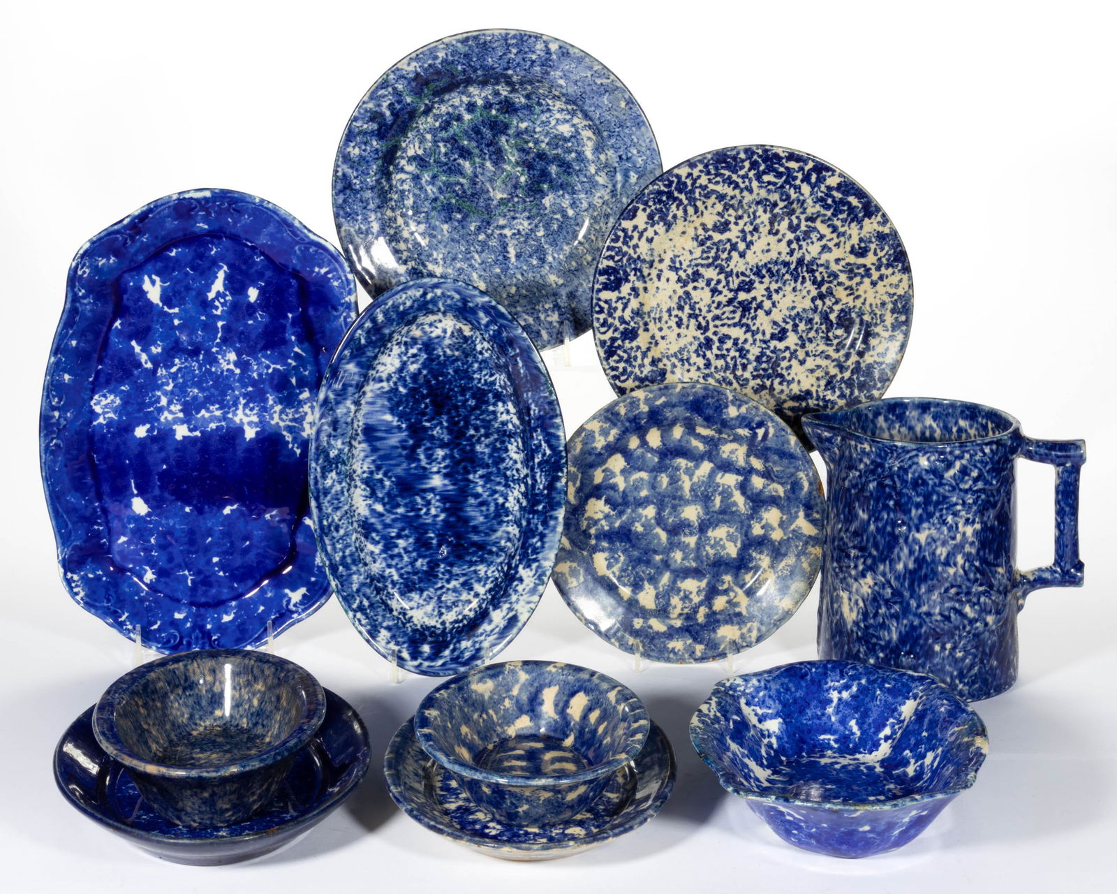 AMERICAN BLUE AND WHITE SPONGEWARE CERAMIC TABLE ARTICLES, LOT OF 11 (1 of 2)