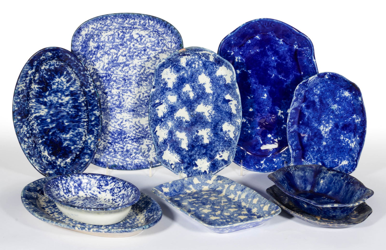 AMERICAN BLUE AND WHITE SPONGEWARE CERAMIC TABLE ARTICLES, LOT OF TEN (1 of 1)