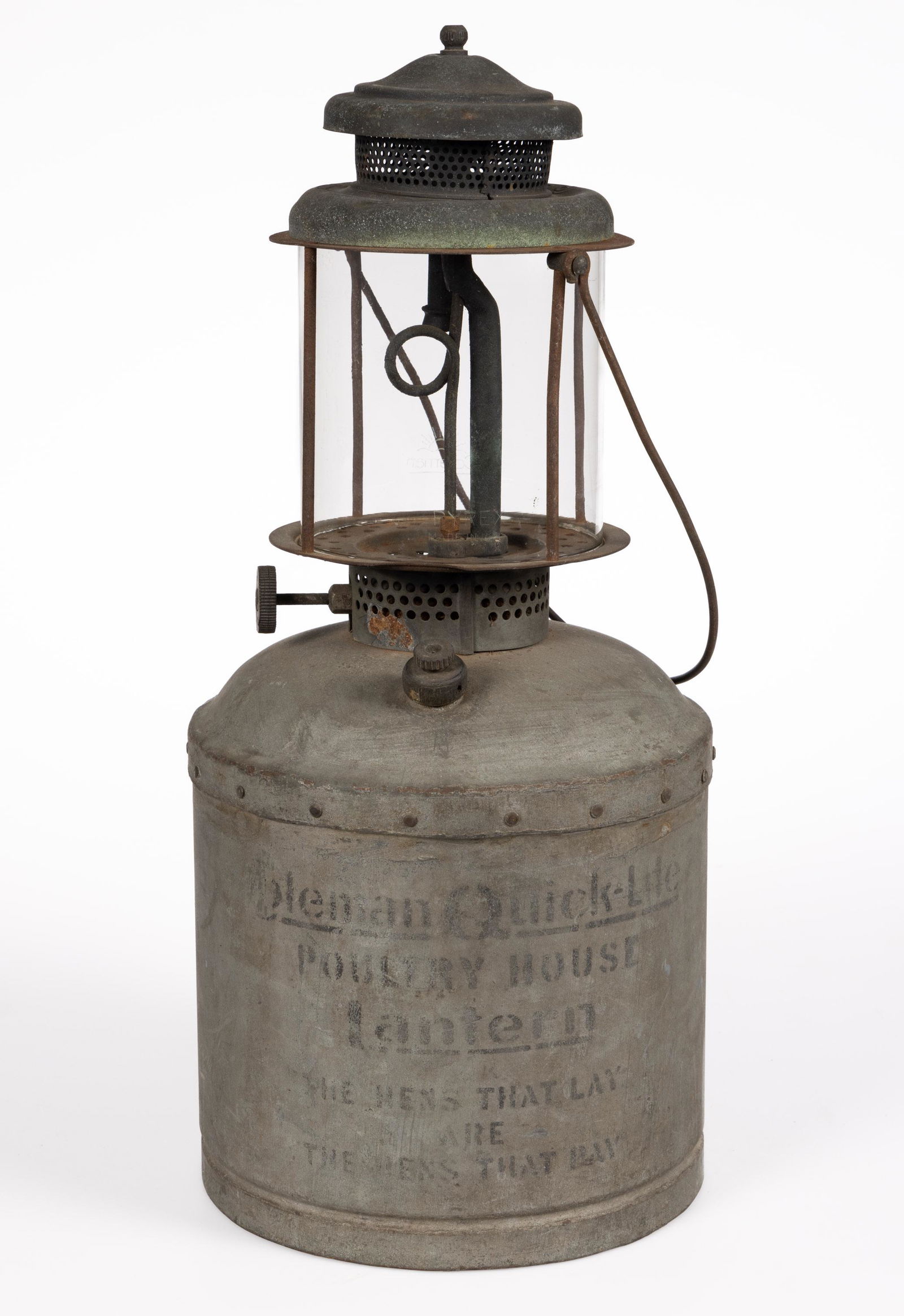 COLEMAN LAMP CO. MODEL E20 POULTRY HOUSE GAS LANTERN (1 of 3)
