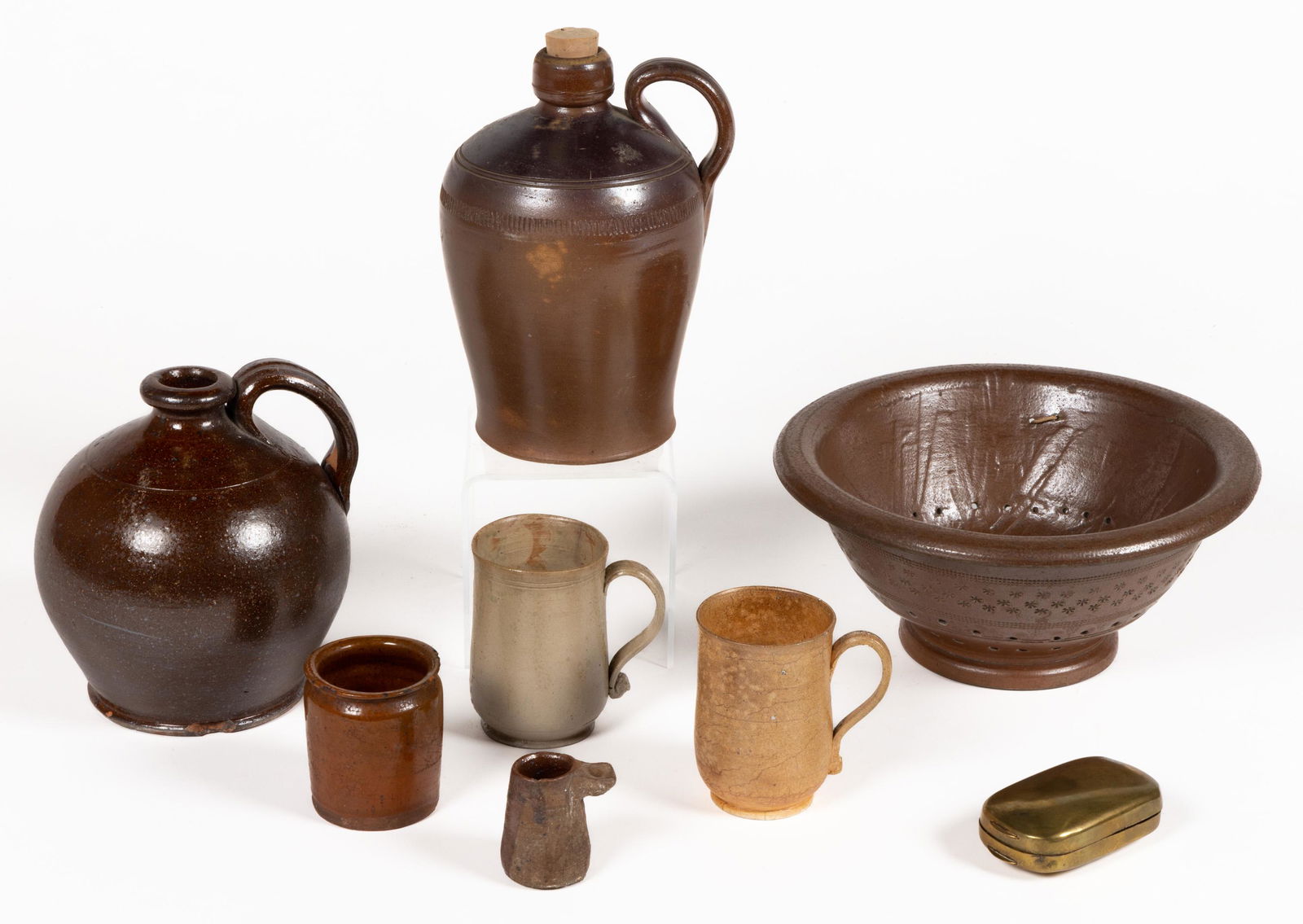 ASSORTED EARTHENWARE / STONEWARE ARTICLES, LOT OF SEVEN (1 of 2)