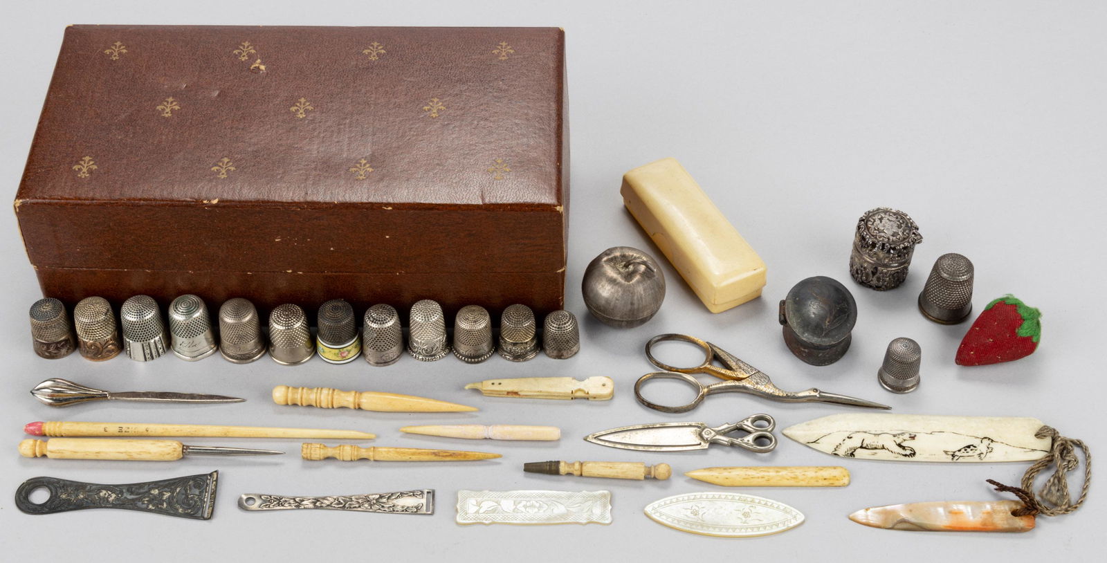 ASSORTED SEWING / NEEDLEWORKING TOOLS AND OTHER ARTICLES, UNCOUNTED LOT: ASSORTED SEWING / NEEDLEWORKING TOOLS AND OTHER ARTICLES, UNCOUNTED LOT,more than 25 pieces, including 14 thimbles featuring seven marked for sterling fineness, two sterling thimble cases comprising o