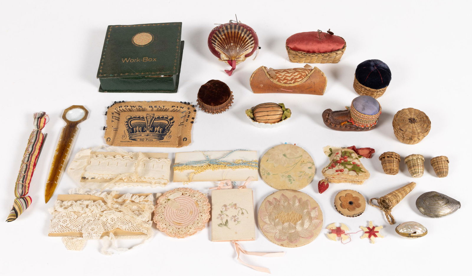 ASSORTED NEEDLEWORKING / SEWING ARTICLES, UNCOUNTED LOT (1 of 4)