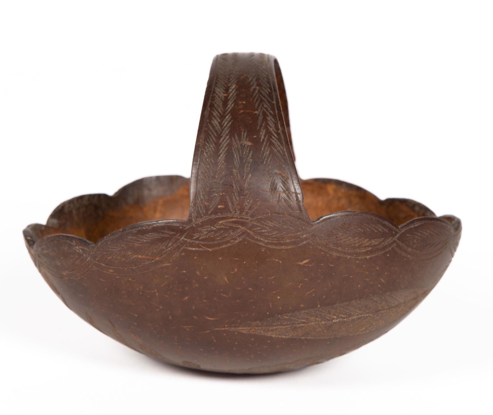 SAILOR FOLK ART CARVED COCONUT BASKET (1 of 4)