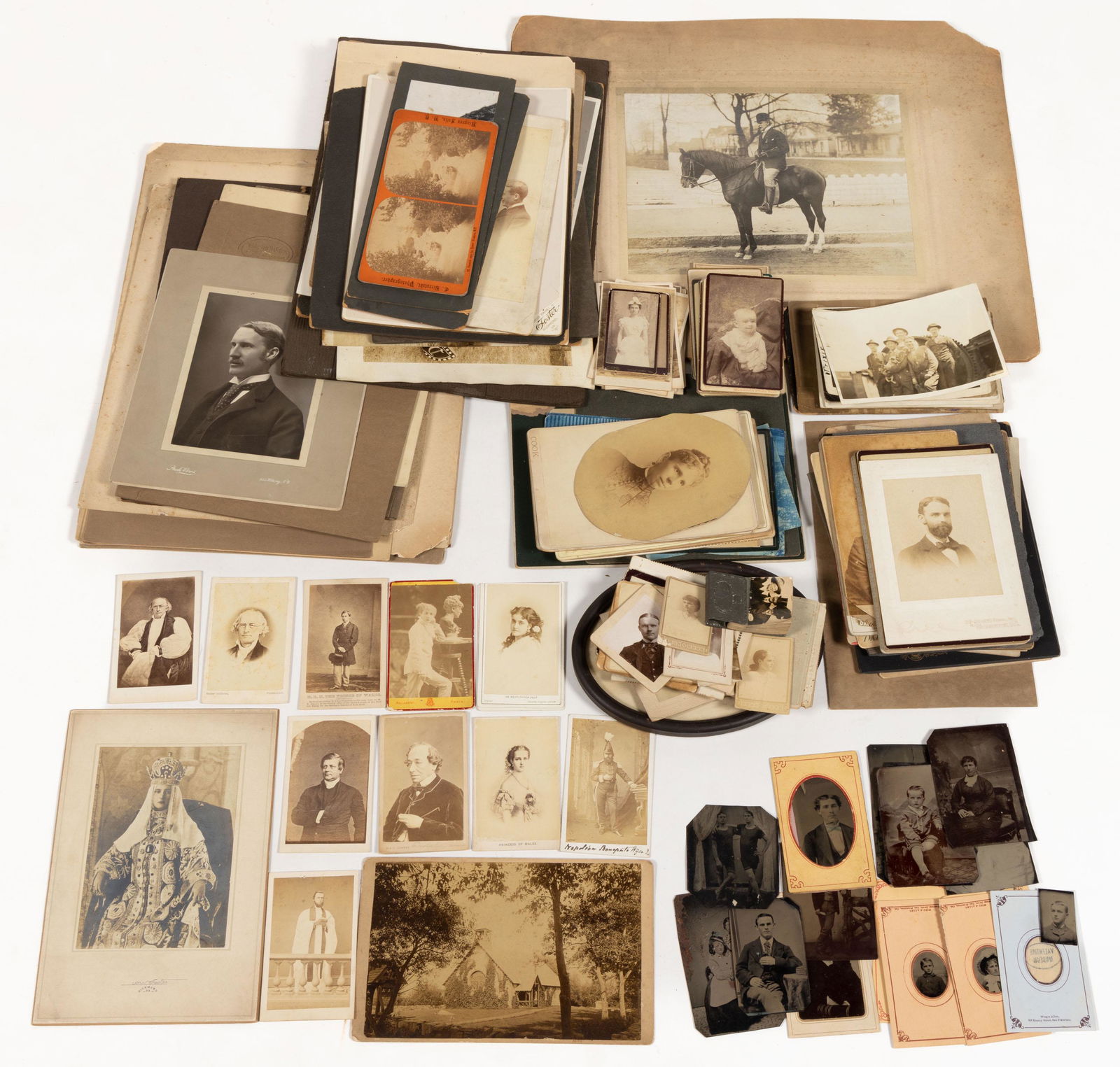 ASSORTED ANTIQUE AND VINTAGE PHOTOGRAPHS, UNCOUNTED LOT (1 of 3)