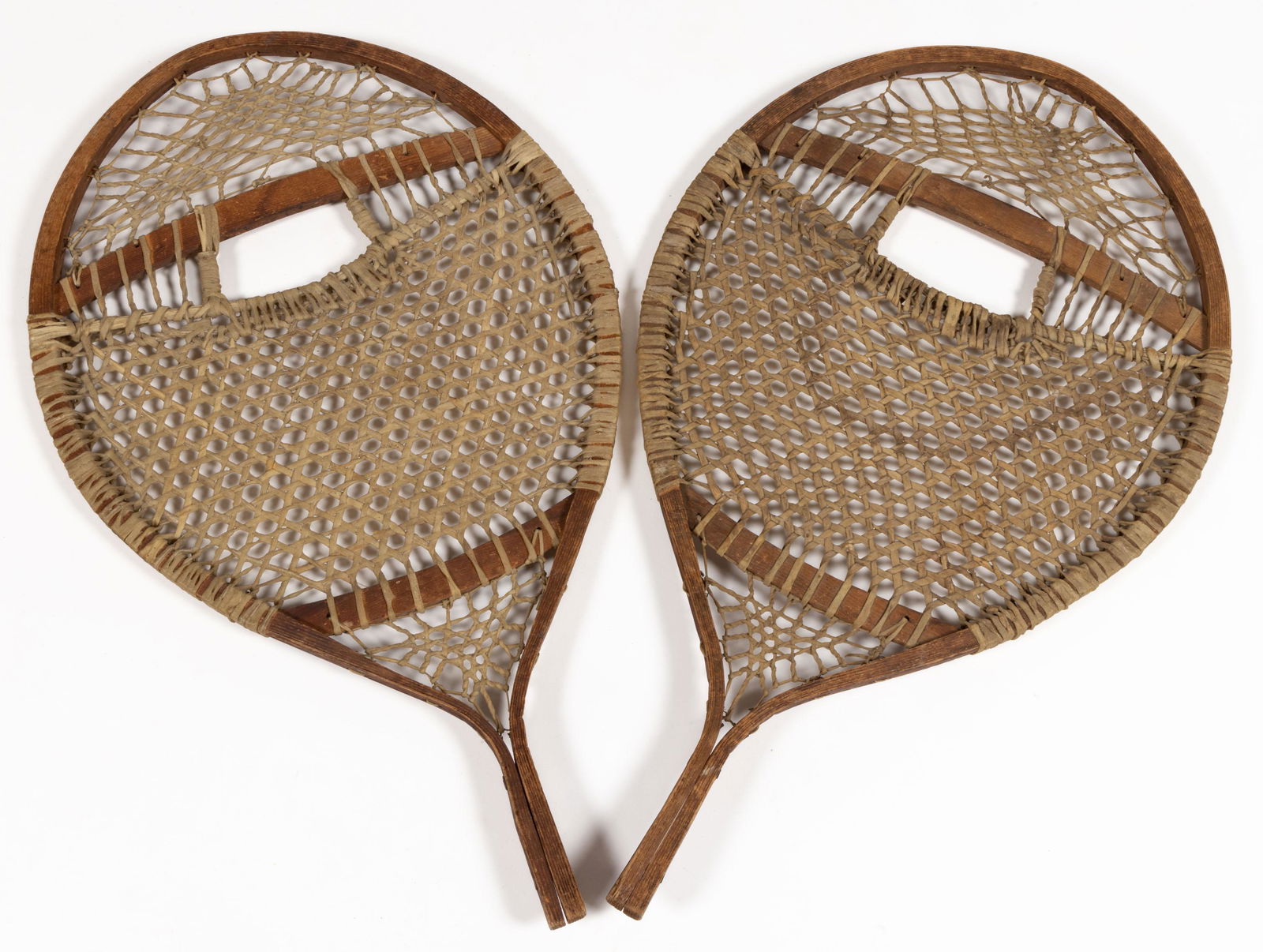 PAIR OF NORTH AMERICAN OAK SNOW SHOES (1 of 1)