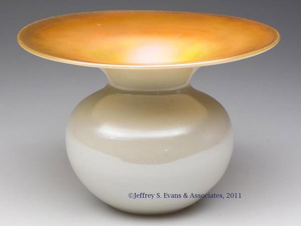 STEUBEN GOLD CALCITE VASE: STEUBEN GOLD CALCITE VASE,shape 5063, polished pontil mark, not signed. Steuben Glass works, Corning, NY. First quater 20th century. 4 3/4" H, 6 3/4" D rim. Provenance: Jerry Lynn Wood estate, Dequinc