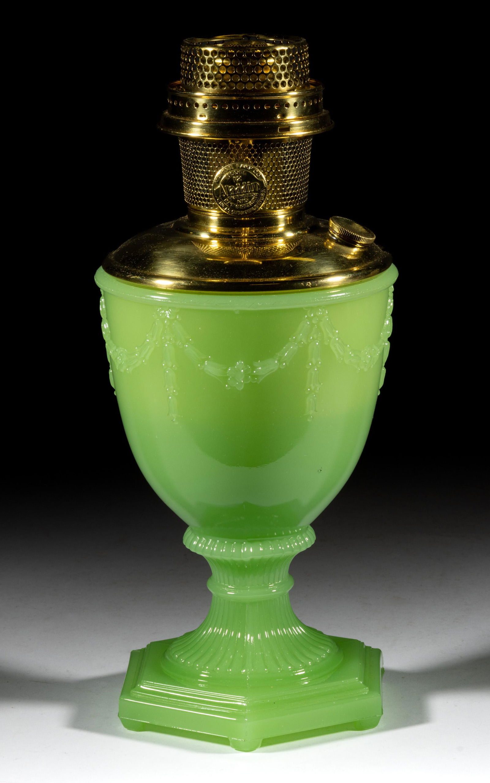 ALADDIN MODEL NO. 185 / FLORENTINE KEROSENE VASE LAMP (1 of 1)