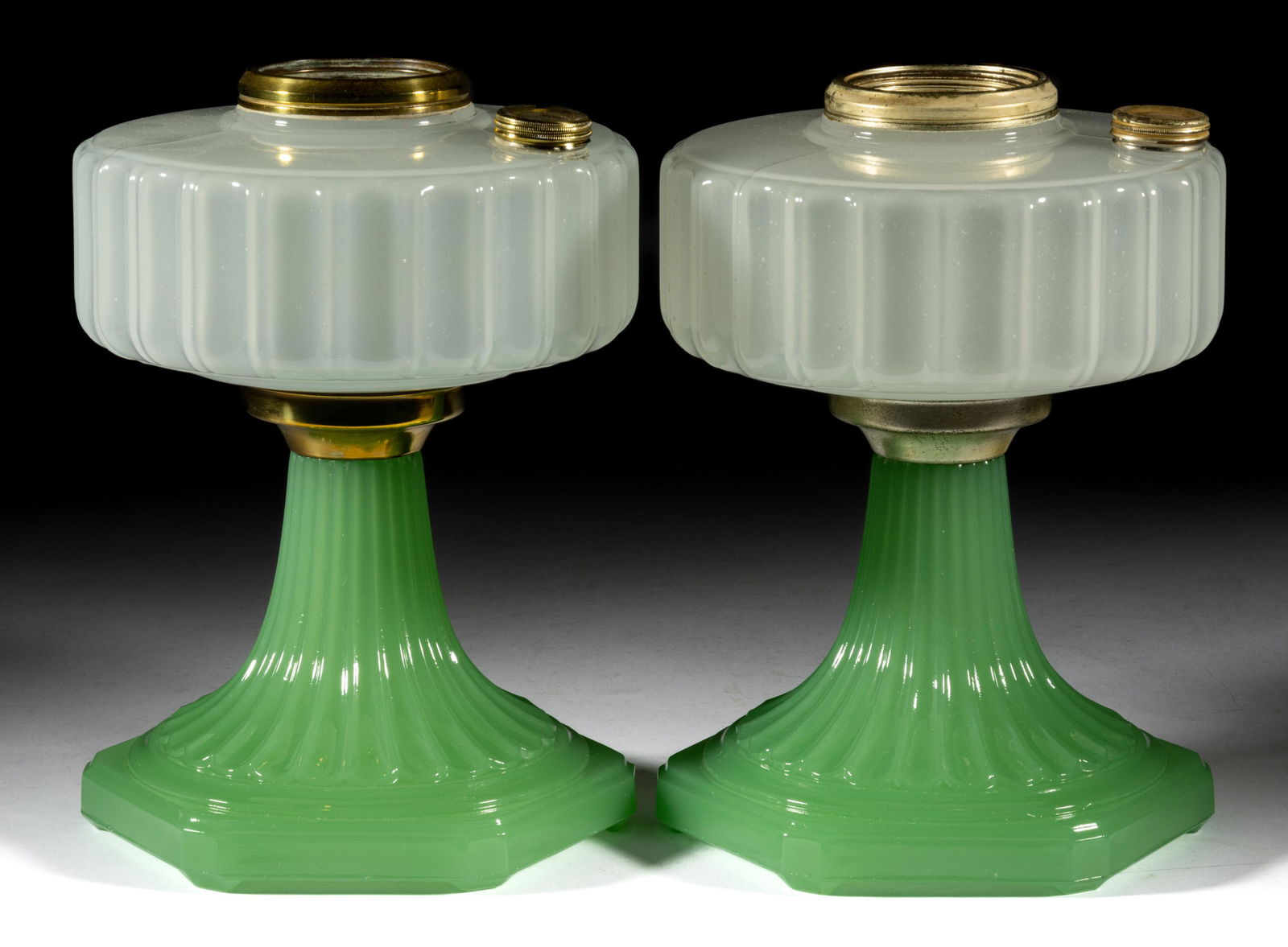 ALADDIN MODEL B-125 / CORINTHIAN KEROSENE PAIR OF STAND LAMPS (1 of 1)