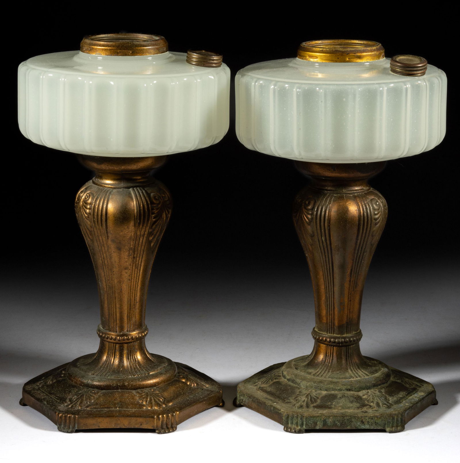 ALADDIN MODEL B-120 / MAJESTIC PAIR OF KEROSENE STAND LAMPS (1 of 1)