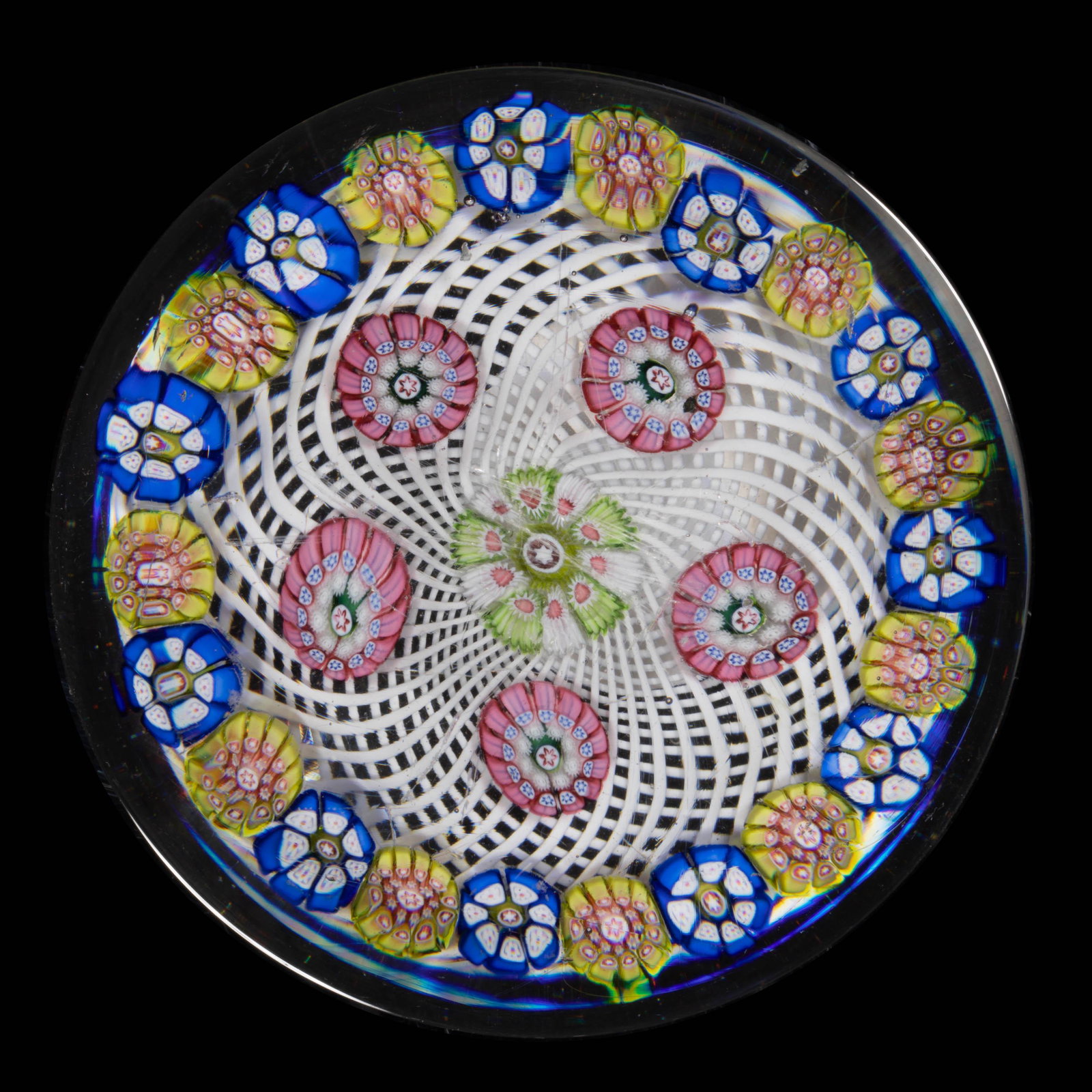 ANTIQUE SAINT-LOUIS OPEN CONCENTRIC MILLEFIORI ART GLASS PAPERWEIGHT, central green and white: ANTIQUE SAINT-LOUIS OPEN CONCENTRIC MILLEFIORI ART GLASS PAPERWEIGHT, central green and white complex cane, encircled by a spaced garland consisting of pink and white complex canes, exterior band feat