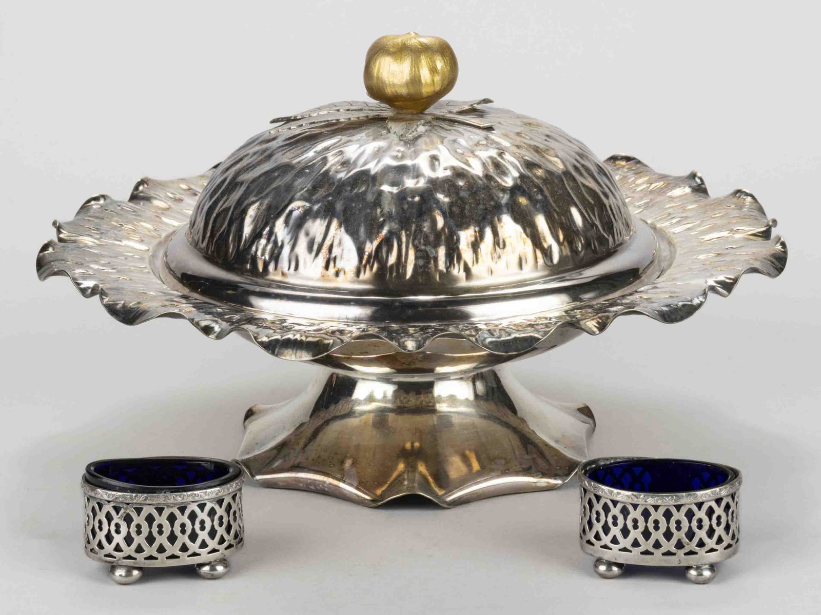 VICTORIAN AND EDWARDIAN ENGLISH STERLING AND SILVER-PLATED ARTICLES, LOT OF THREE, comprising an (1 of 2)