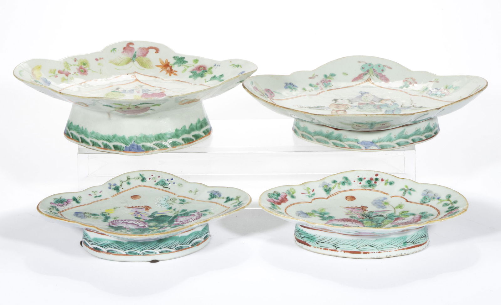 CHINESE EXPORT PORCELAIN FAMILLE ROSE QUATREFOIL FOOTED DISHES, LOT OF FOUR, each of shallow form (1 of 5)