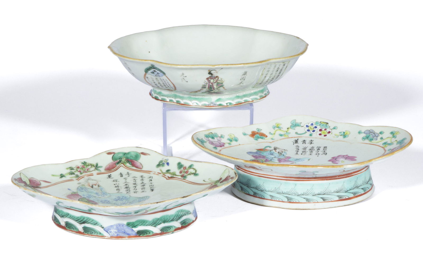 CHINESE EXPORT PORCELAIN FAMILLE ROSE QUATREFOIL FOOTED DISHES, LOT OF THREE, each having (1 of 5)