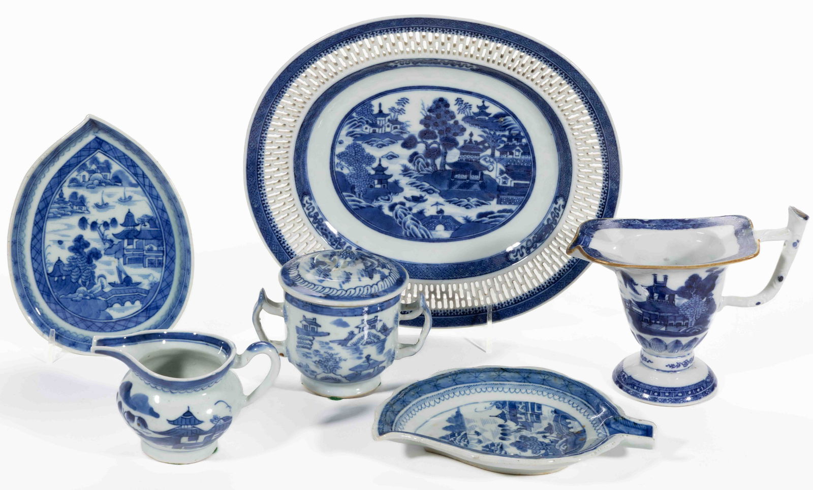 CHINESE EXPORT PORCELAIN BLUE AND WHITE HAND-PAINTED TEA AND TABLE ARTICLES, LOT OF SIX, comprising (1 of 1)