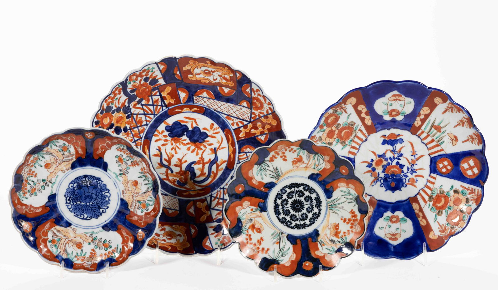 JAPANESE MEIJI / TAISHO-PERIOD IMARI PORCELAIN PLATES, LOT OF FOUR, each having scalloped rim (1 of 7)
