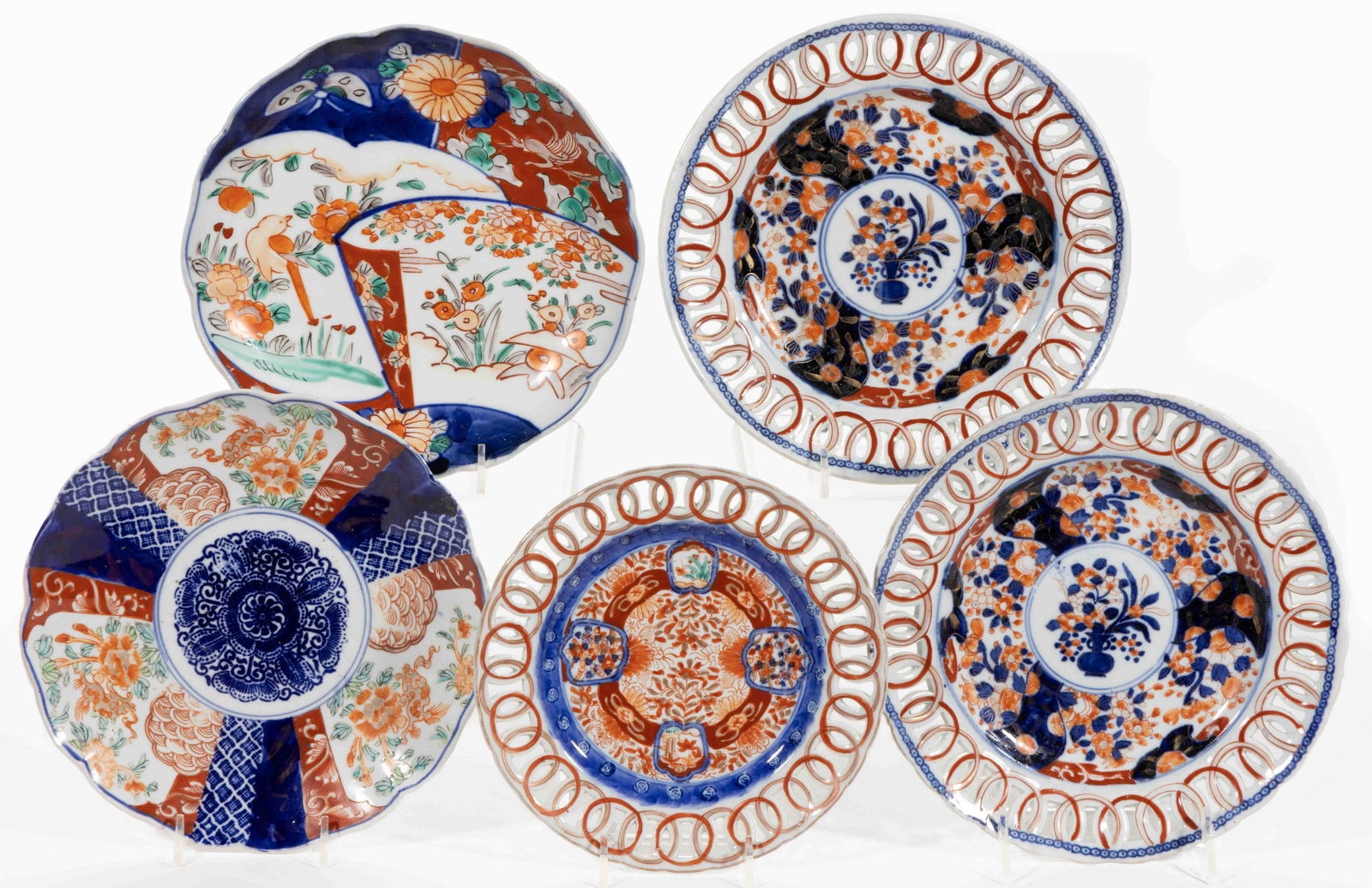 JAPANESE MEIJI / TAISHO-PERIOD IMARI PORCELAIN PLATES, LOT OF FIVE, each featuring (1 of 5)