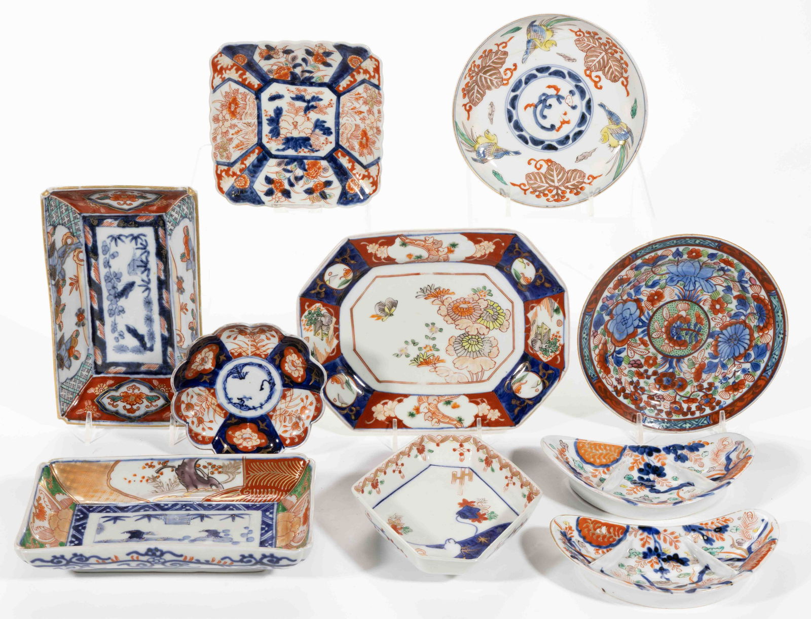 JAPANESE MEIJI / TAISHO-PERIOD IMARI PORCELAIN ARTICLES, LOT OF TEN, each featuring (1 of 2)