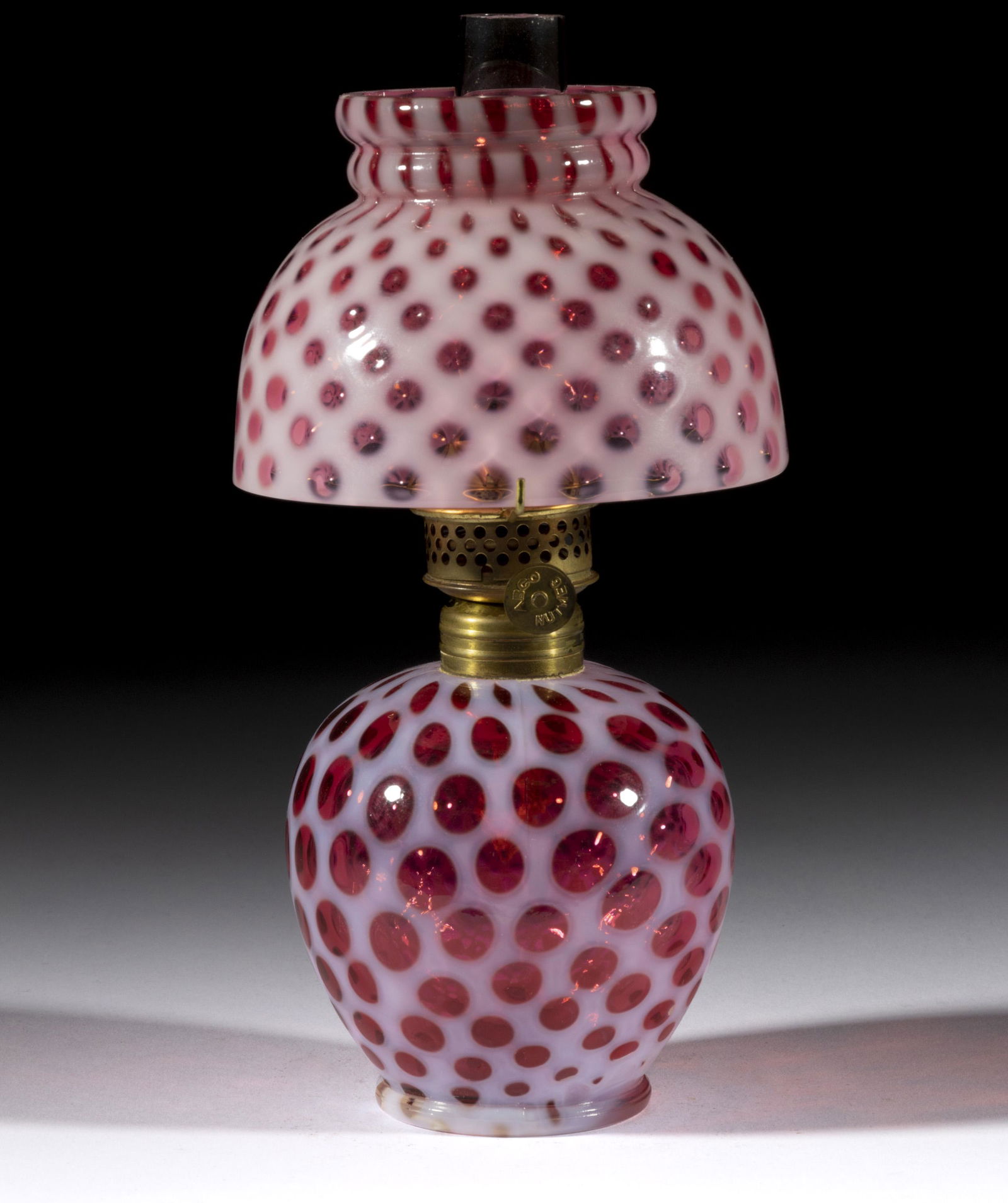 L. G. WRIGHT HONEYCOMB OPALESCENT GLASS MINIATURE LAMP (1 of 1)