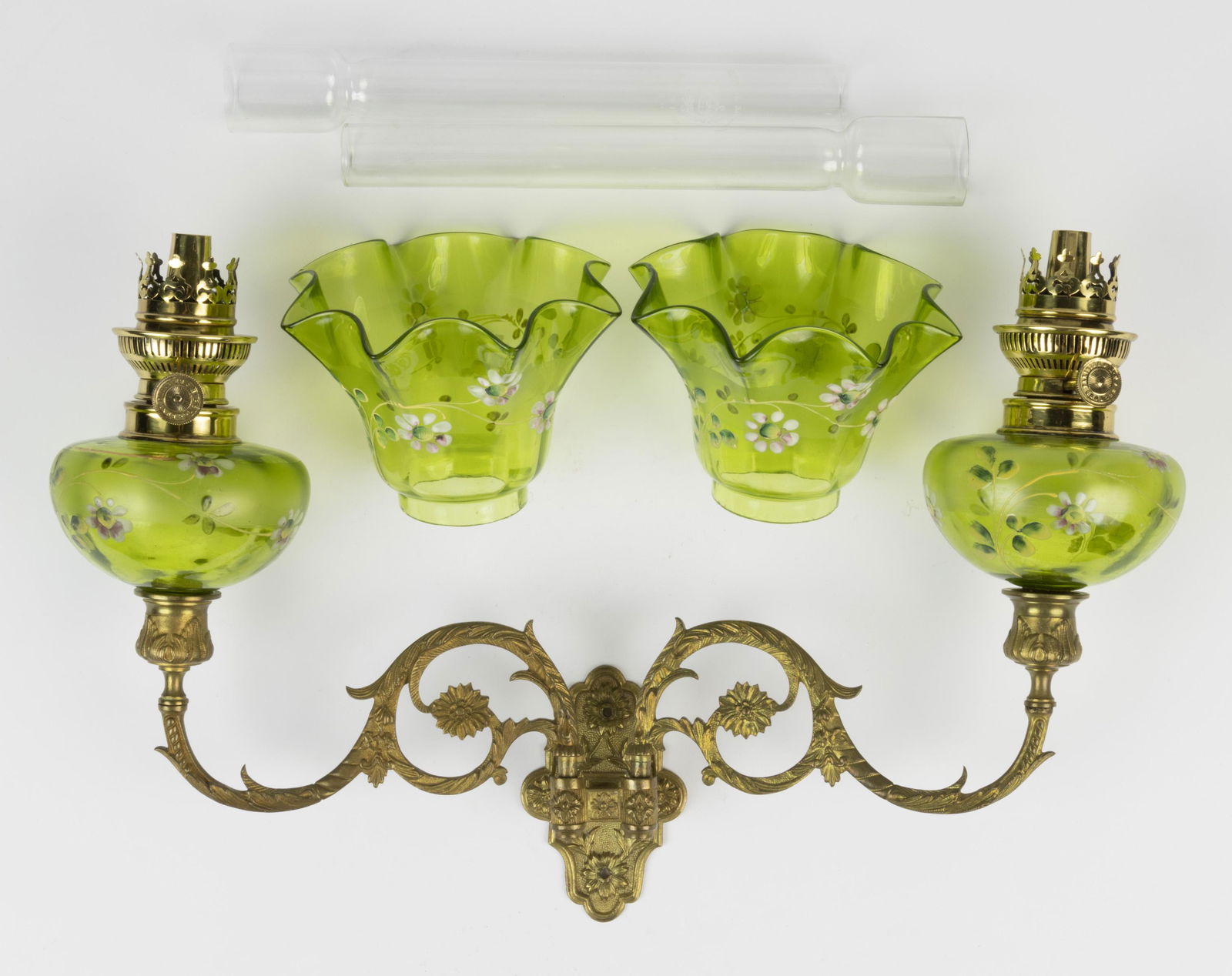 VICTORIAN DECORATED JUNIOR PEG CAST-BRASS BRACKET LAMPS, PAIR (1 of 1)