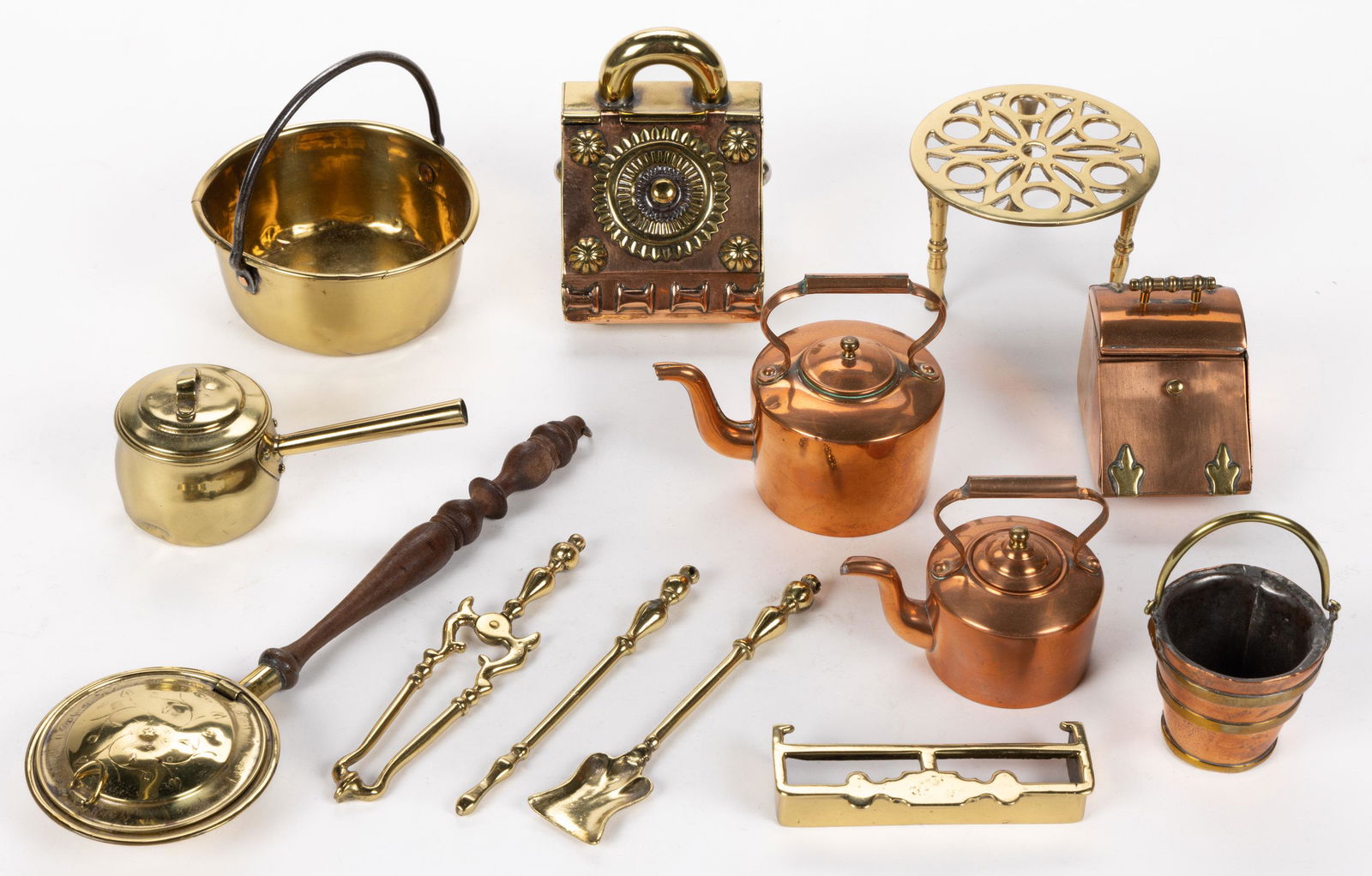 ASSORTED MINIATURE BRASS AND COPPER HEARTH ARTICLES, LOT OF 13 (1 of 1)