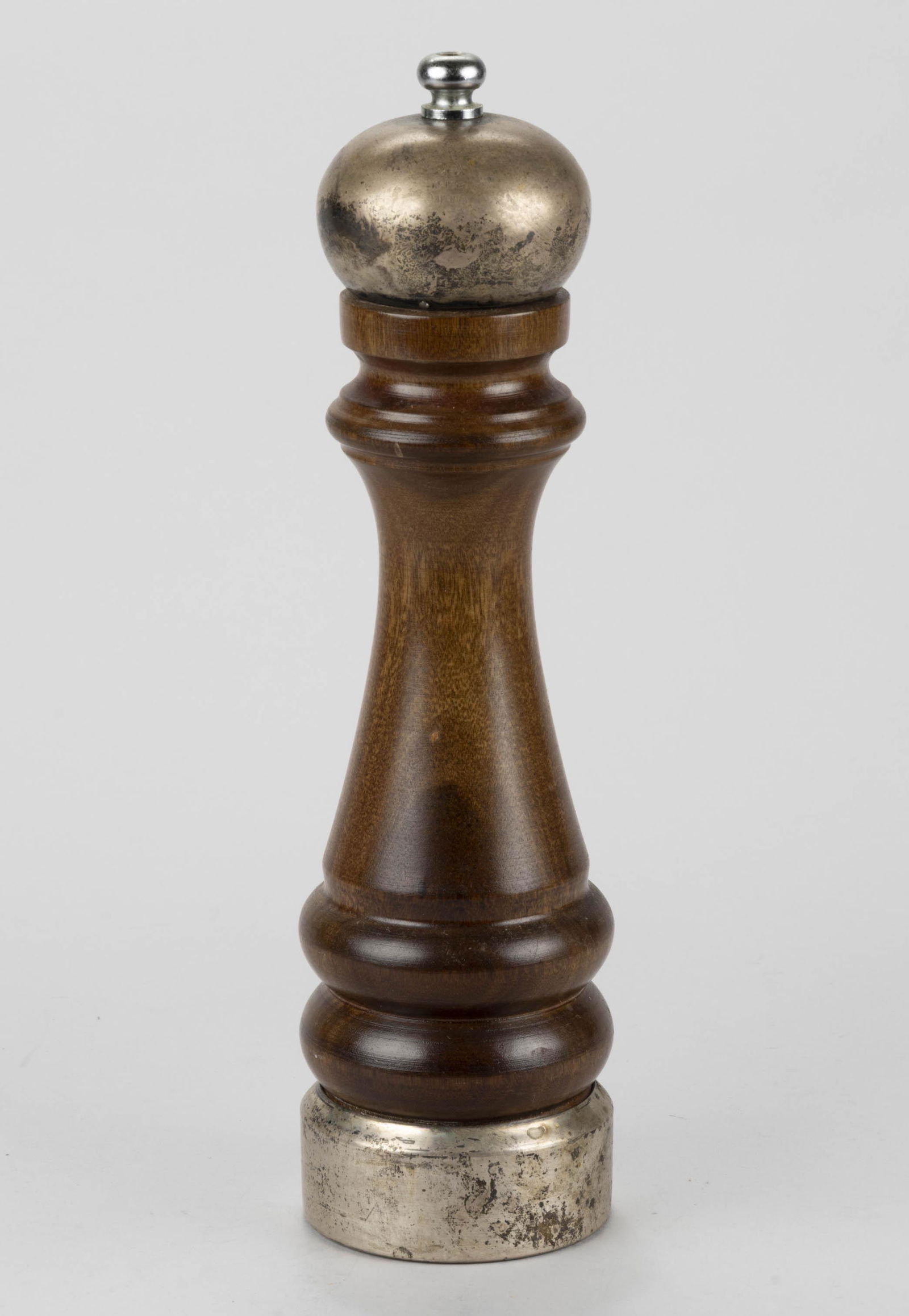 CARTIER BOREL STERLING SILVER AND WOOD LARGE PEPPER MILL (1 of 2)