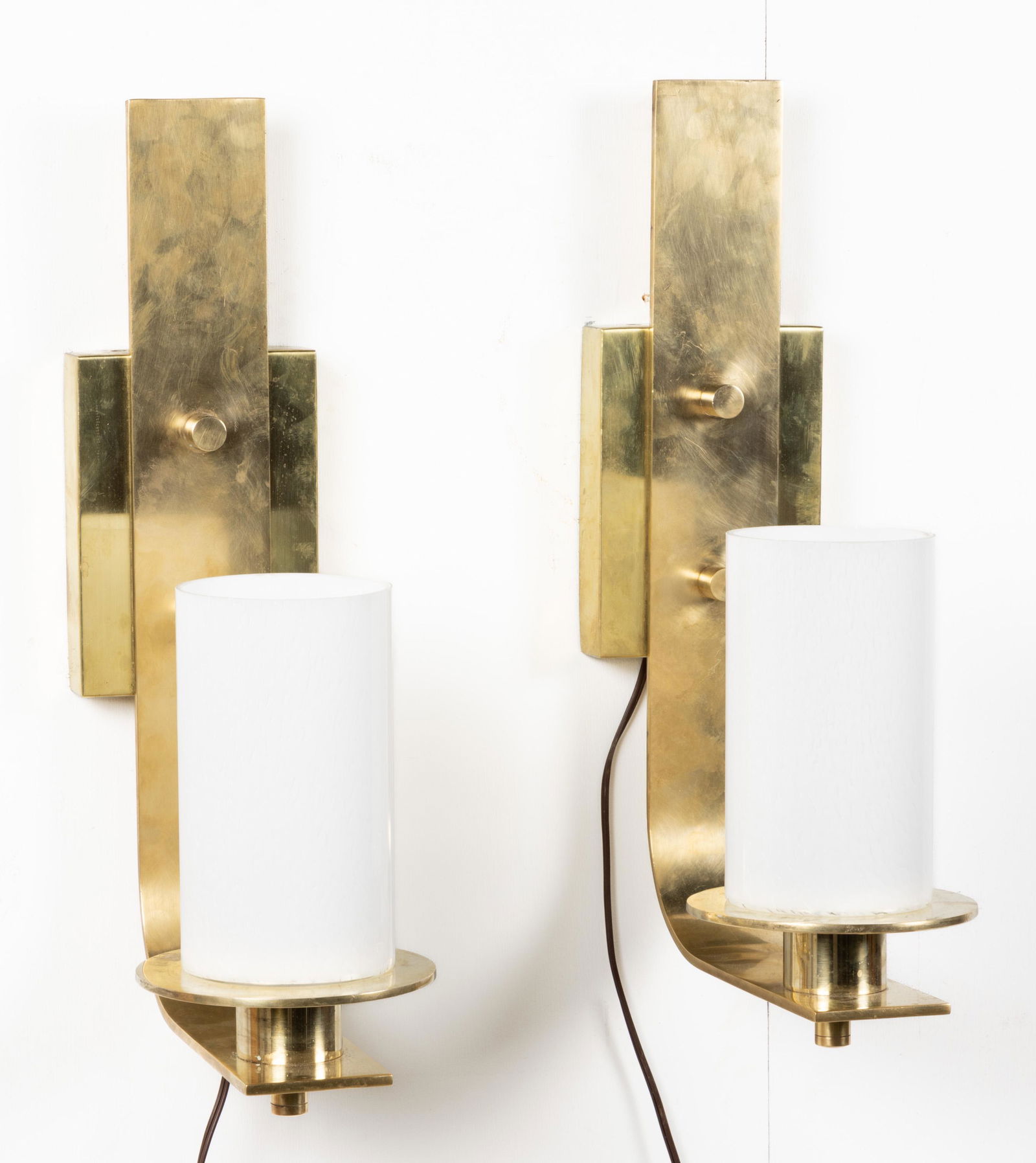 PAIR OF JASPER MORRISON (BRITISH, B. 1959), ATTRIBUTED, BRASS WALL SCONCES (1 of 3)