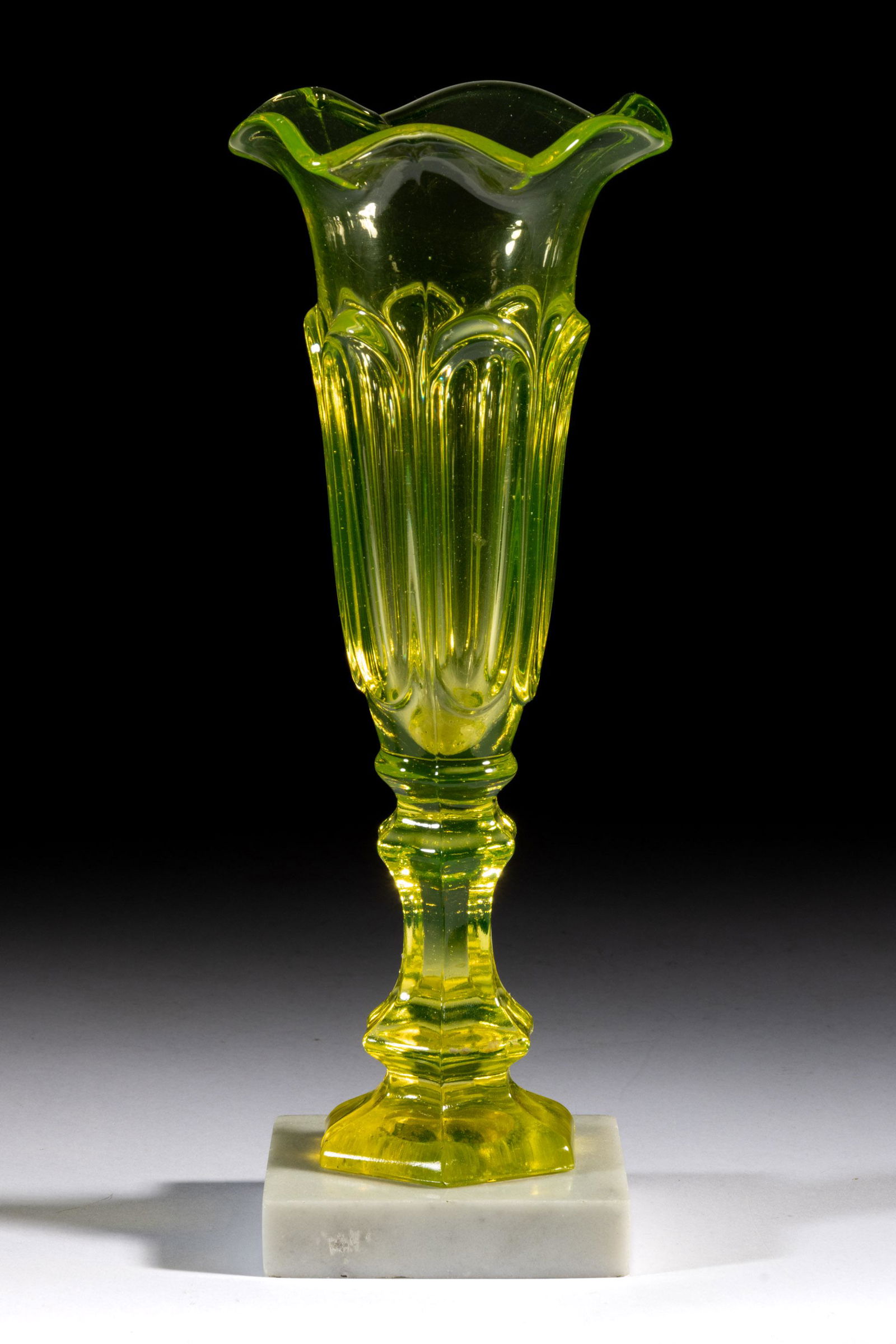 PRESSED LOOP / LEAF VASE (1 of 1)