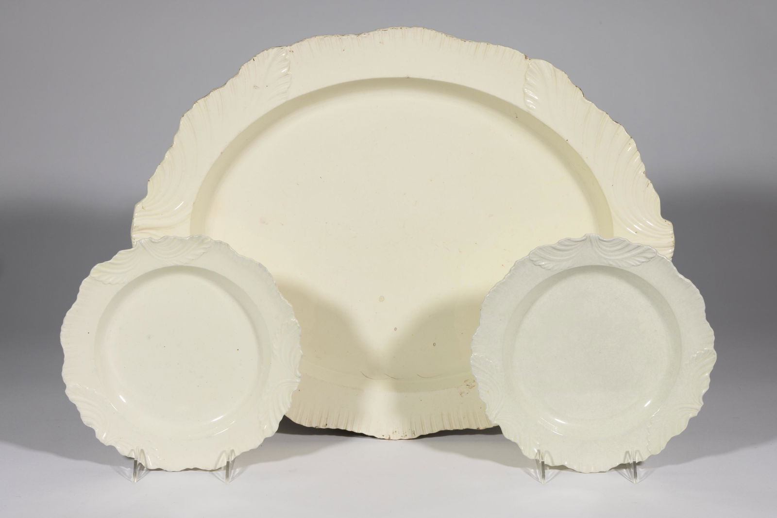 ENGLISH CREAMWARE LARGE PLATTER (1 of 5)